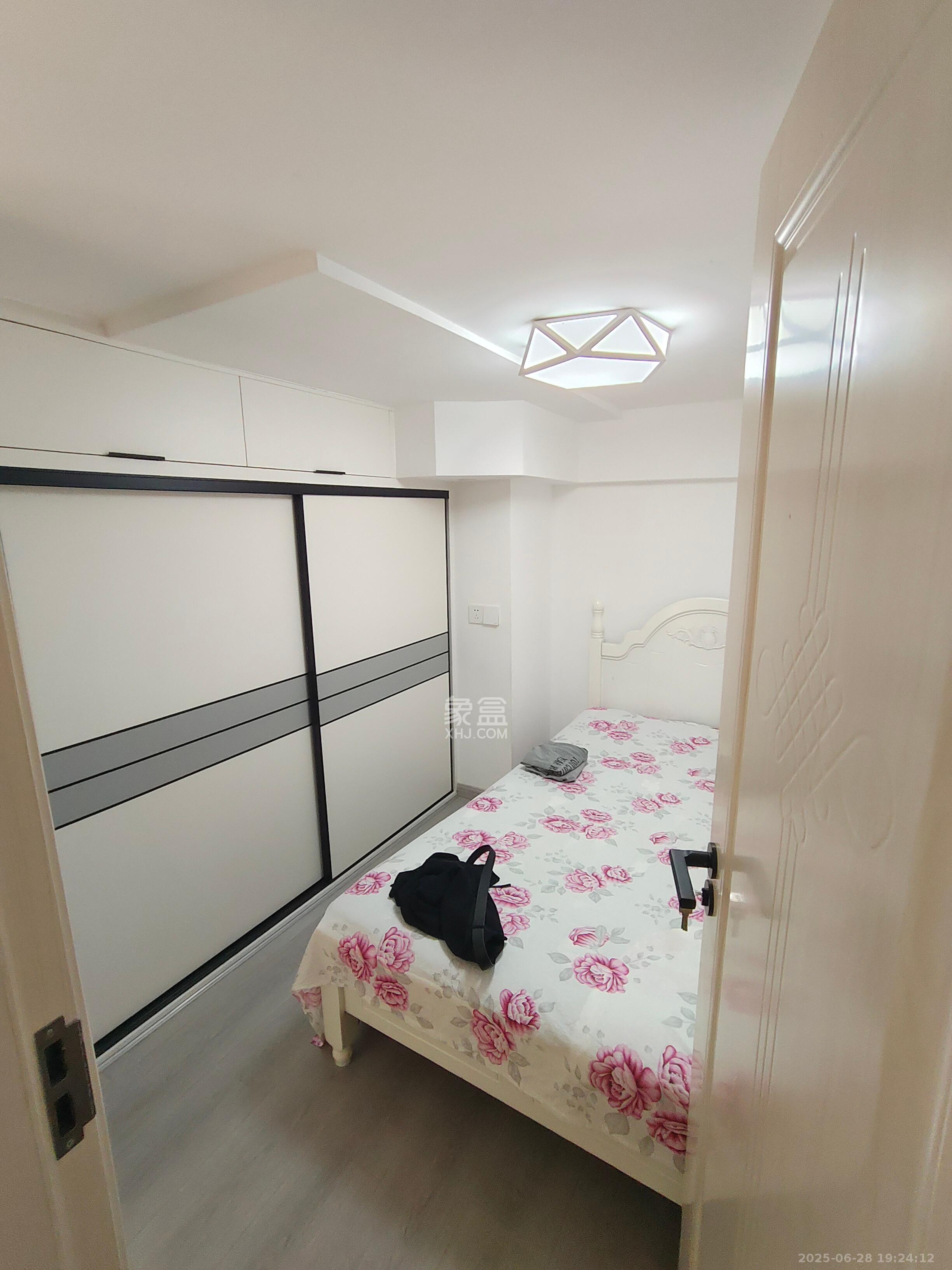 金地铂悦 1室0厅0卫 1800.0元/月 金地铂悦 1室0厅0卫 1800.0元/月室内图