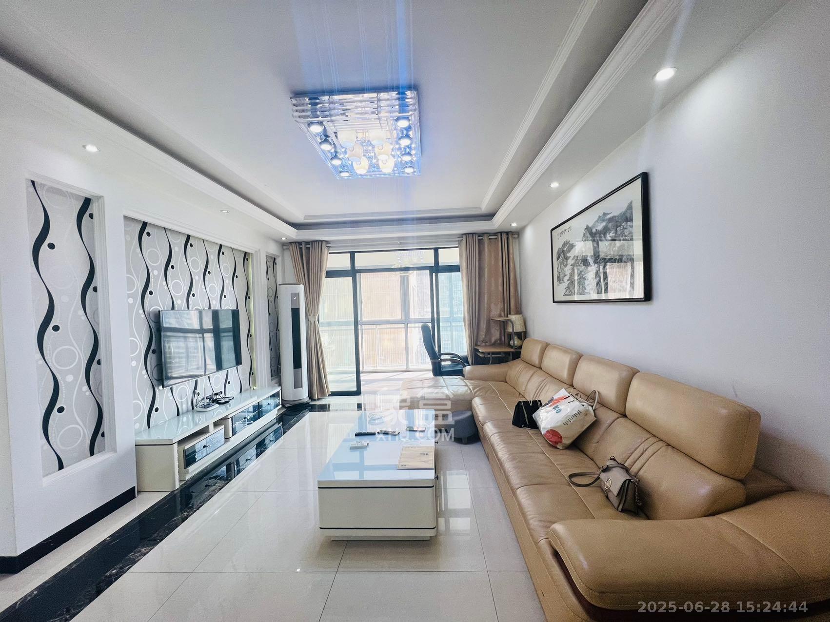 藏珑湖上国际花园 4室2厅2卫 3600.0元/月 藏珑湖上国际花园 4室2厅2卫 3600.0元/月室内图