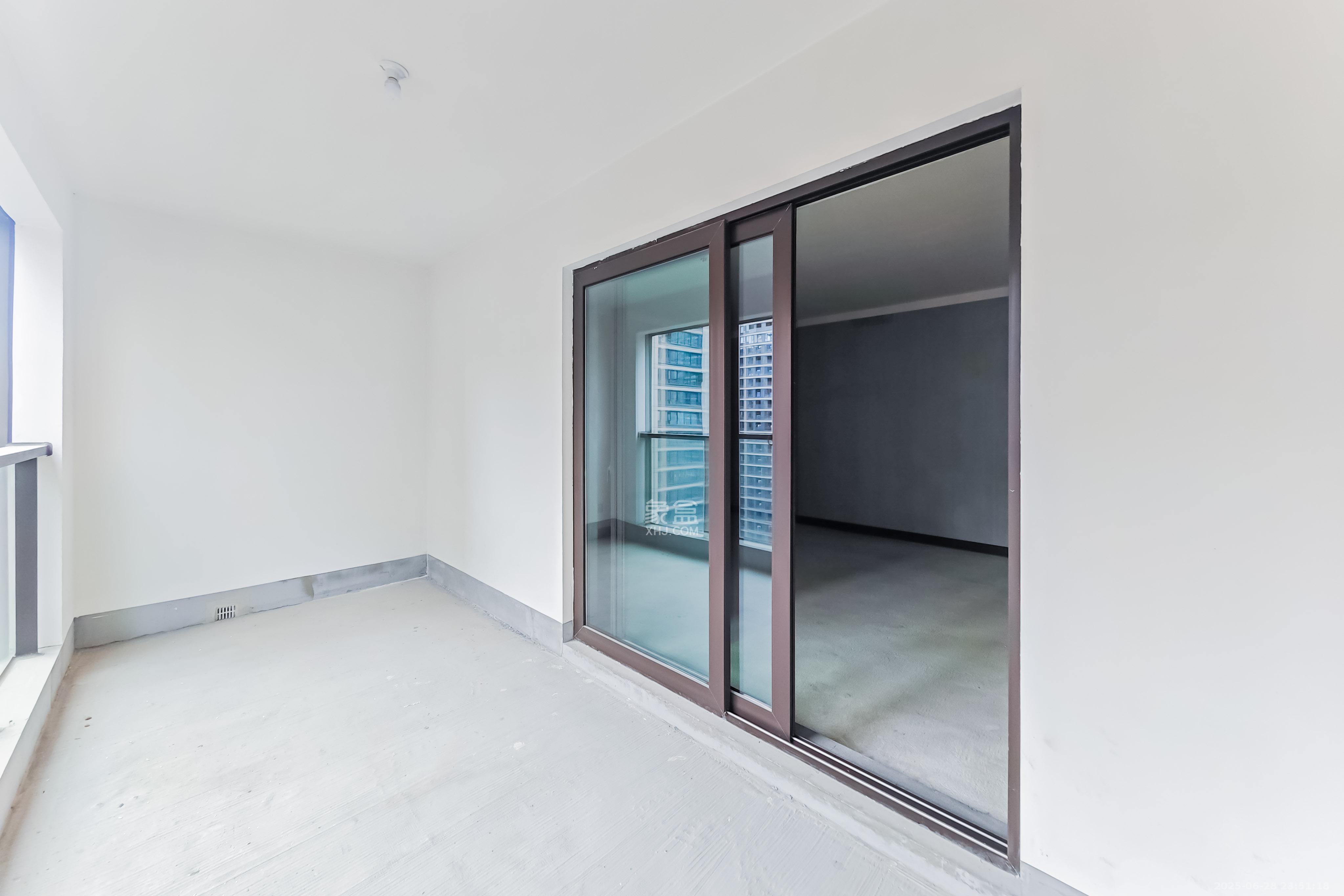 建发玖洲观澜  5室2厅2卫   266.00万其他