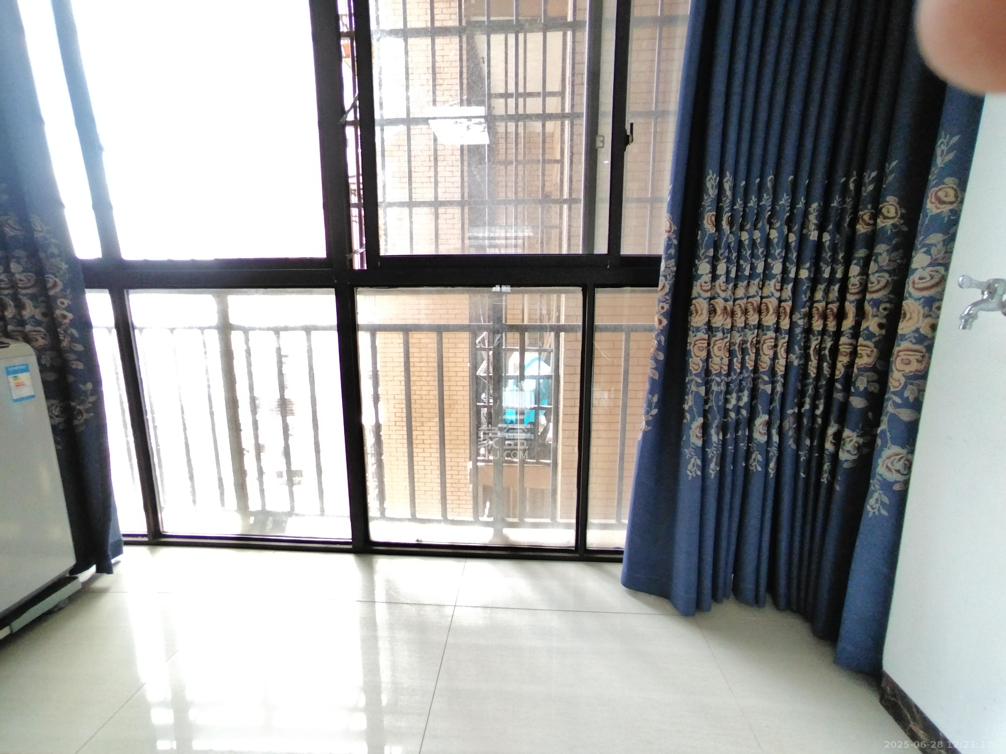 三景华御  3室2厅2卫   2200.00元/月室内图