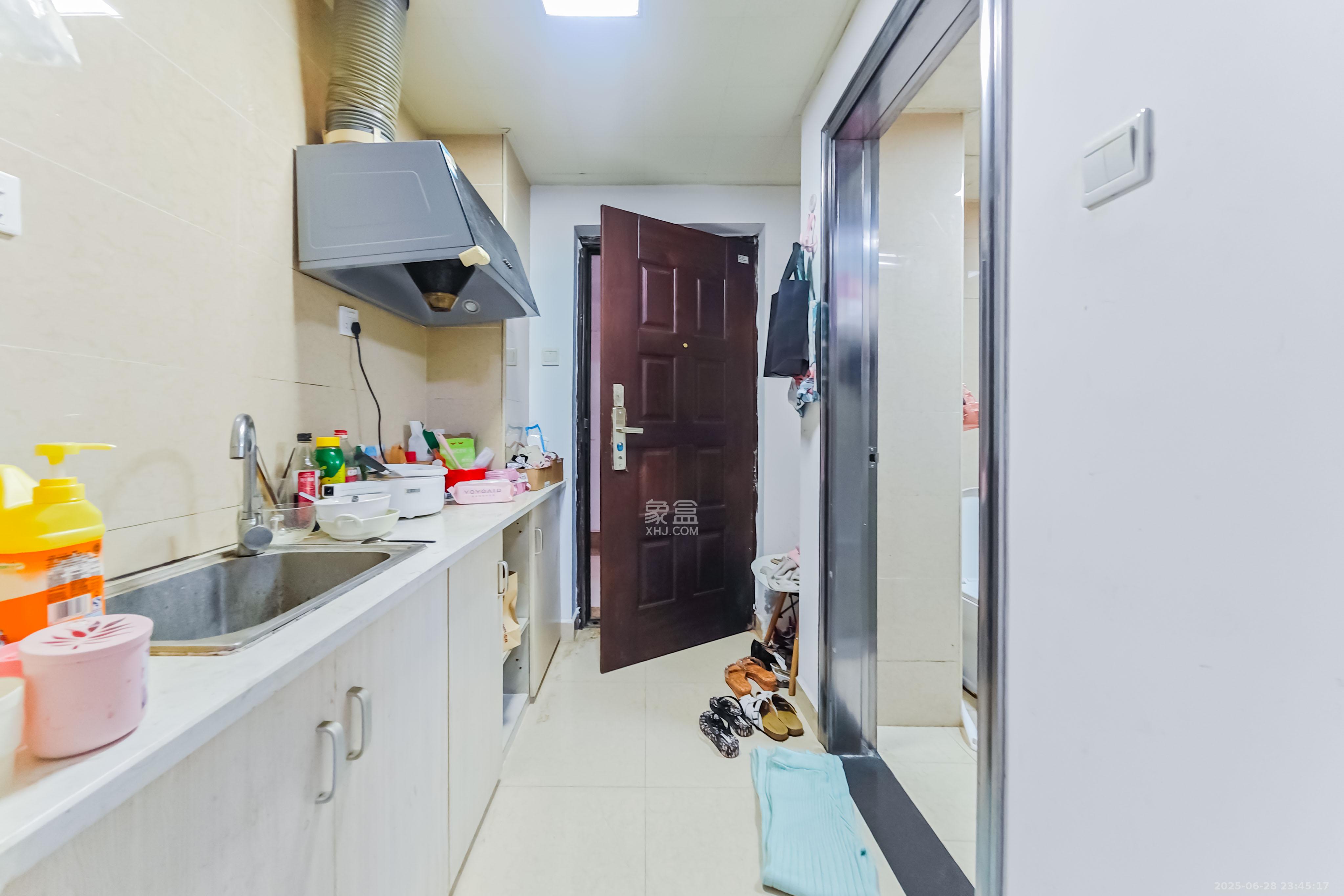 融科东南海  1室1厅1卫    19.0万 融科东南海  1室1厅1卫    19.0万厨房