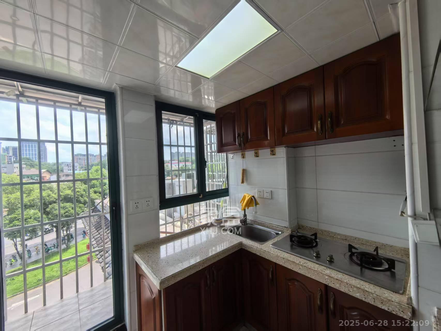 长房凤凰佳园 1室1厅1卫 1350.0元/月 长房凤凰佳园 1室1厅1卫 1350.0元/月室内图