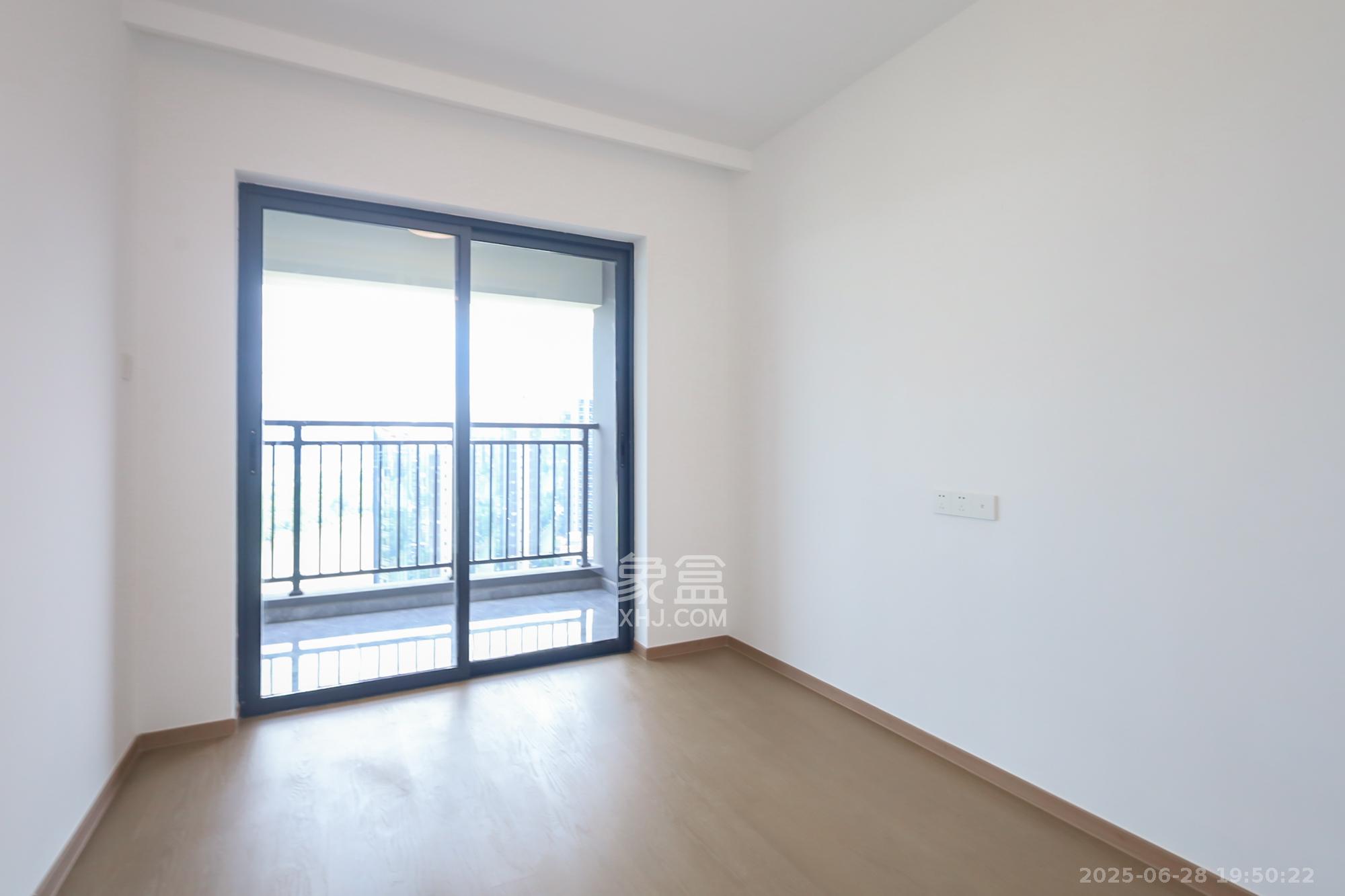 滨江府1913  4室2厅3卫    415.0万 滨江府1913  4室2厅3卫    415.0万卧室