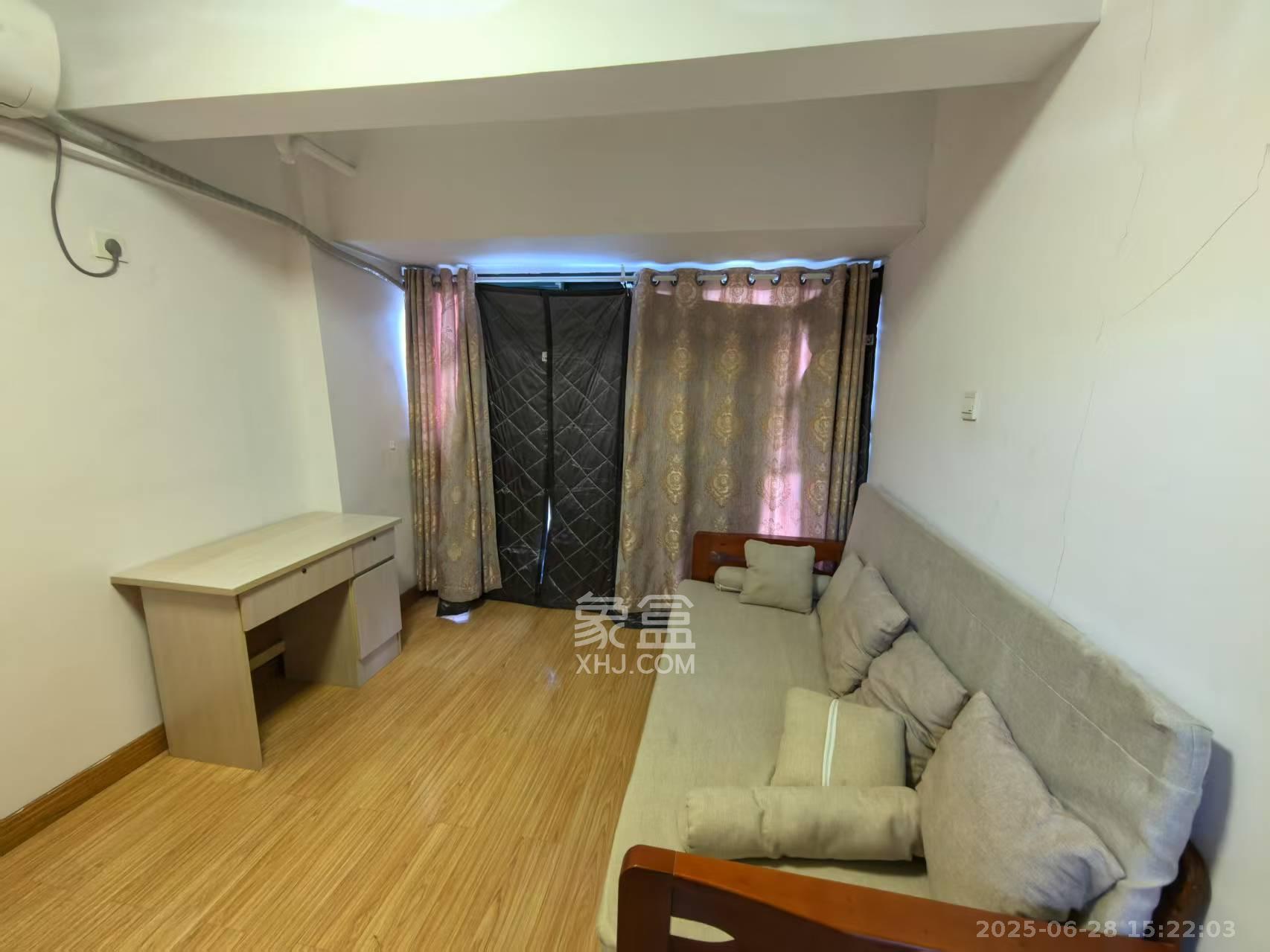 长房凤凰佳园 1室1厅1卫 1350.0元/月 长房凤凰佳园 1室1厅1卫 1350.0元/月室内图