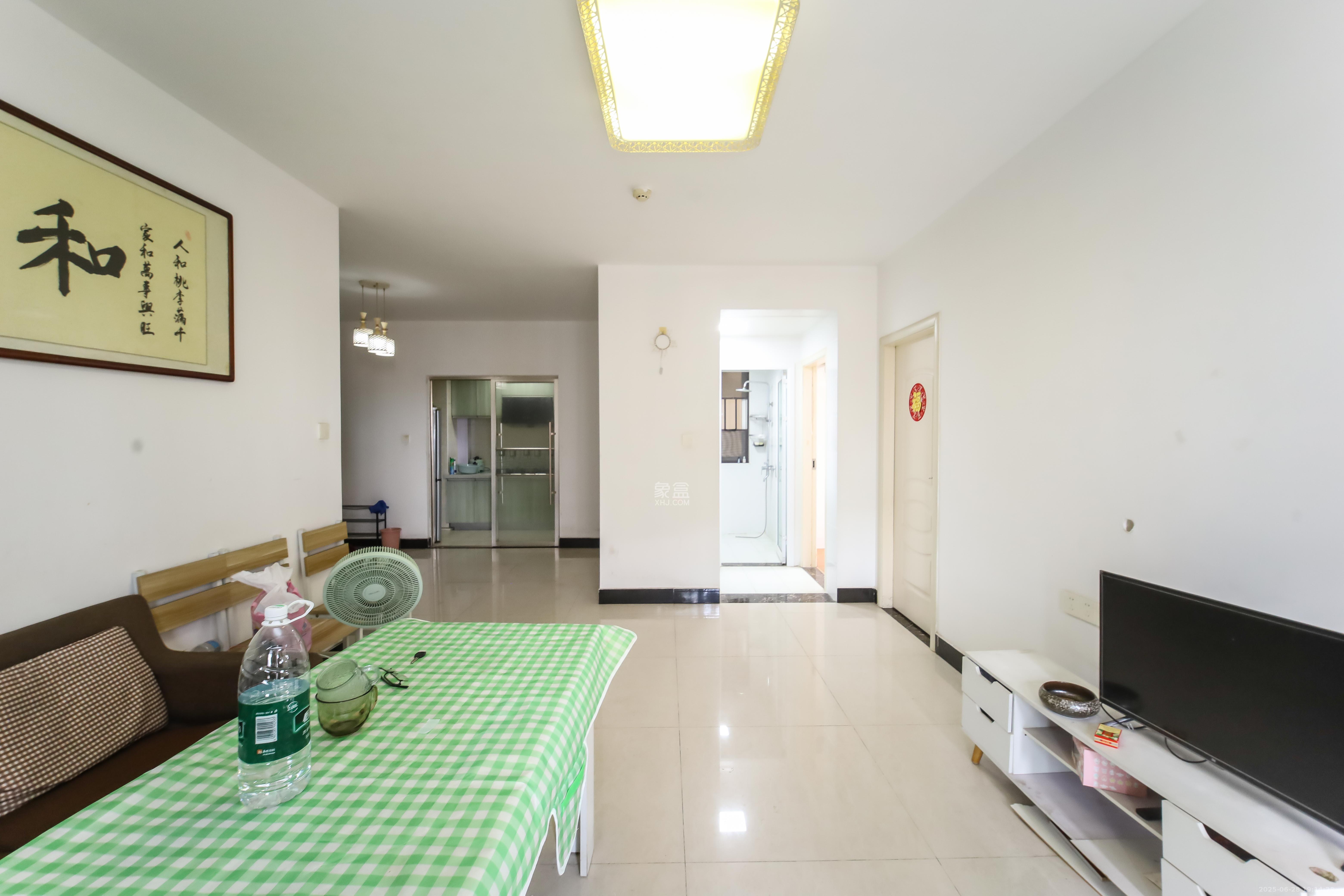 金地格林公馆  3室2厅1卫    86.8万客厅