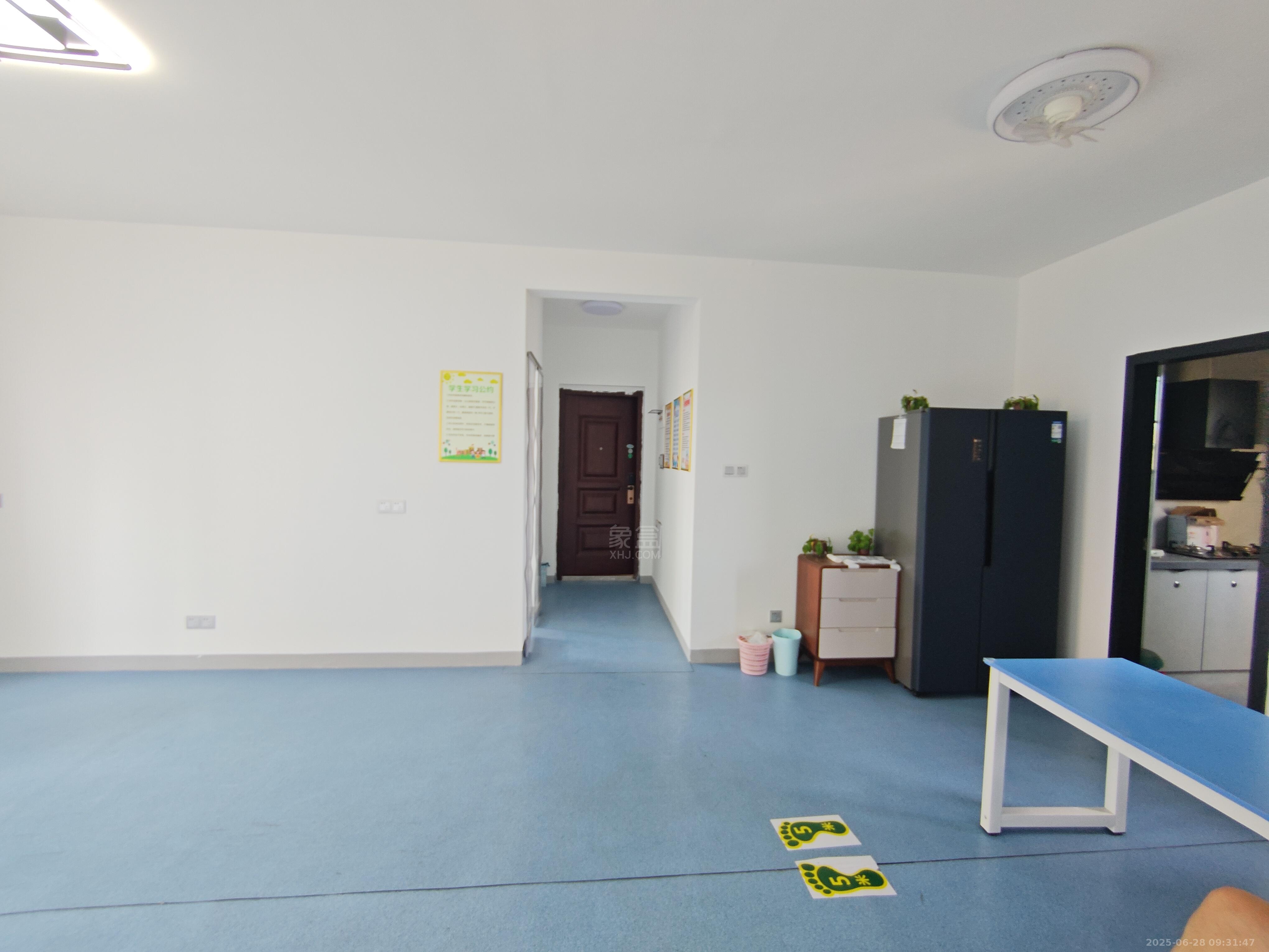 金轮津桥华府 4室2厅2卫 2000.0元/月 金轮津桥华府 4室2厅2卫 2000.0元/月室内图