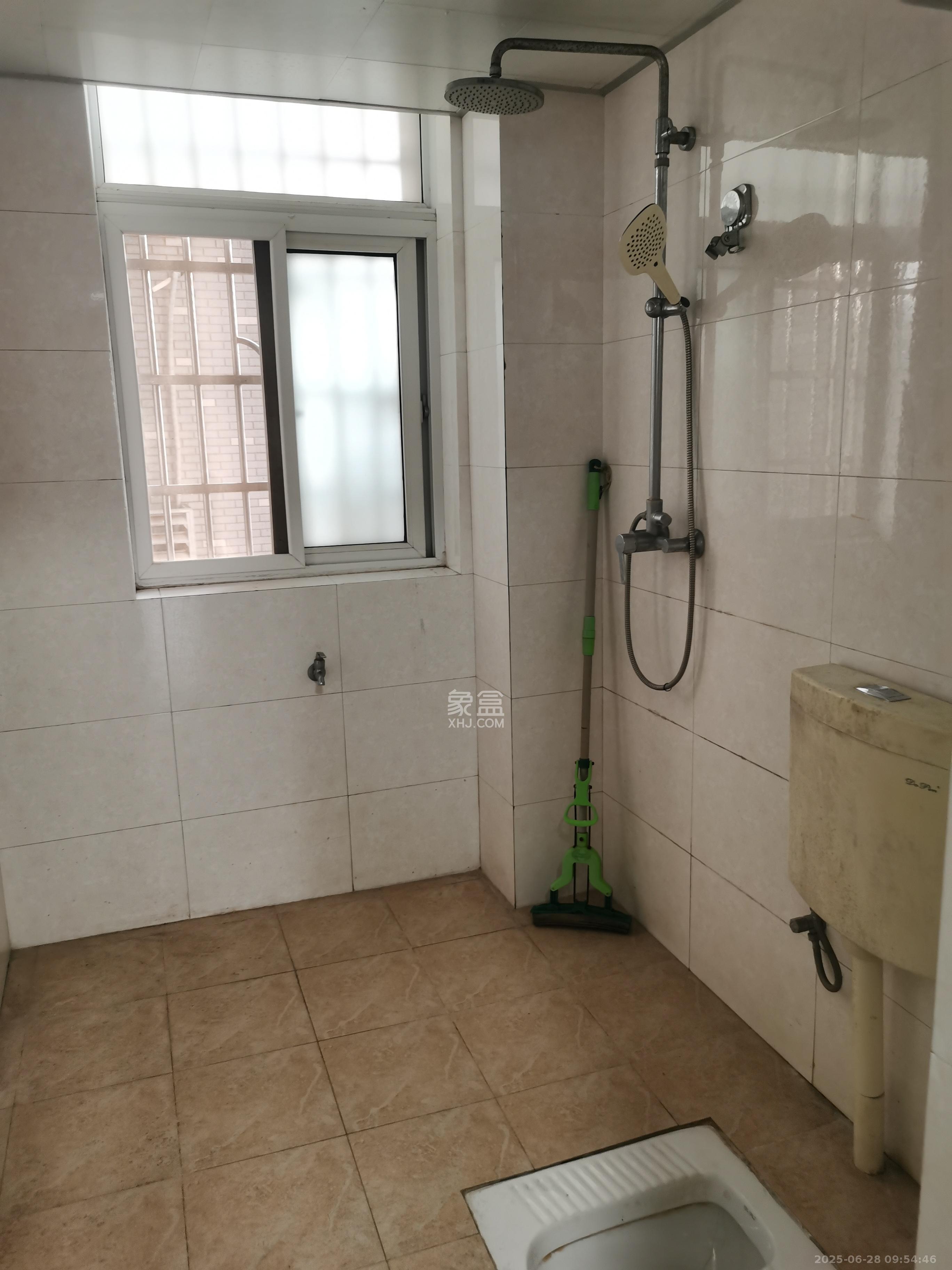 嘉盛华庭(一期、二期、三期) 3室2厅2卫 3500.0元/月 嘉盛华庭(一期、二期、三期) 3室2厅2卫 3500.0元/月室内图