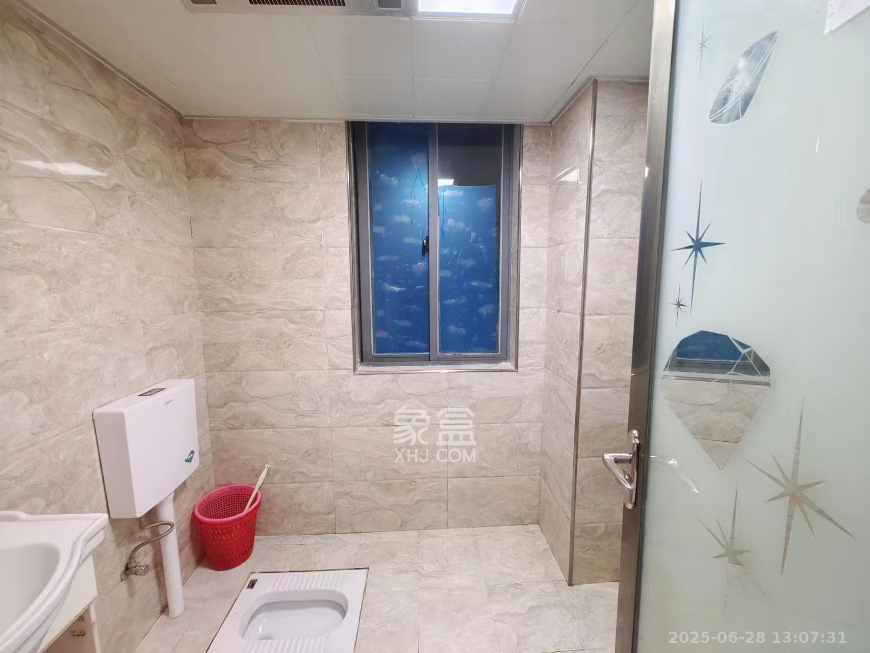 鑫远湘府华城  3室2厅2卫    2700.0元/月 鑫远湘府华城  3室2厅2卫    2700.0元/月室内图