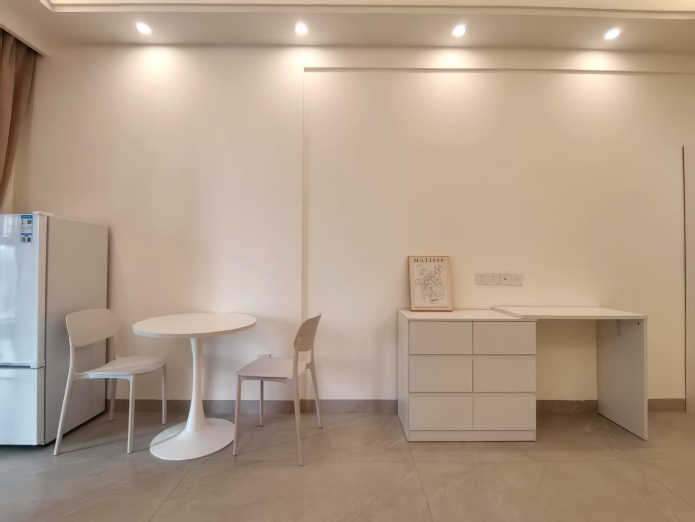 海秀中央(海秀中路50号海秀广场)  1室0厅1卫    92.0万 海秀中央(海秀中路50号海秀广场)  1室0厅1卫    92.0万客厅