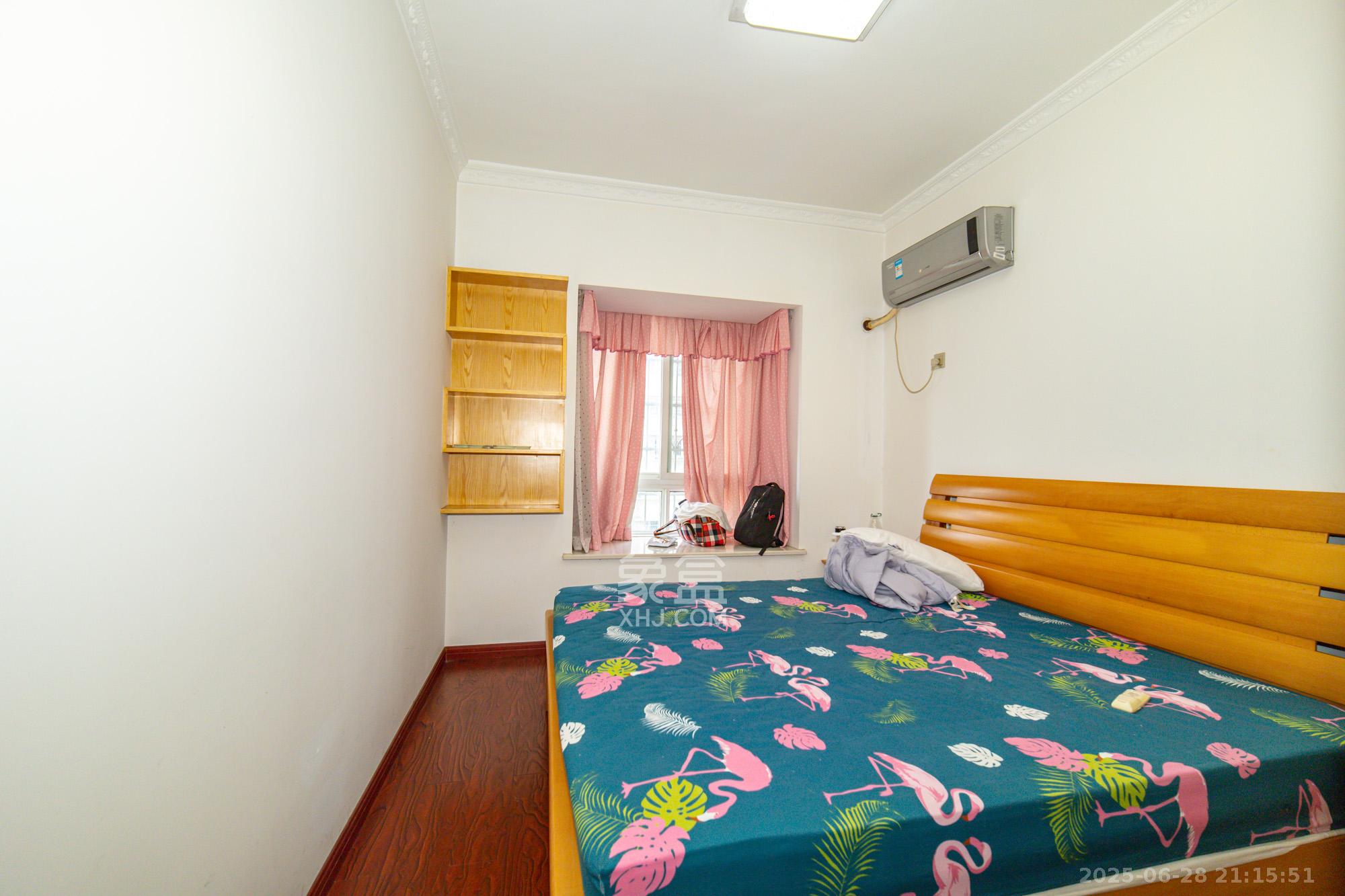 楚天中苑  3室2厅2卫    56.0万卧室