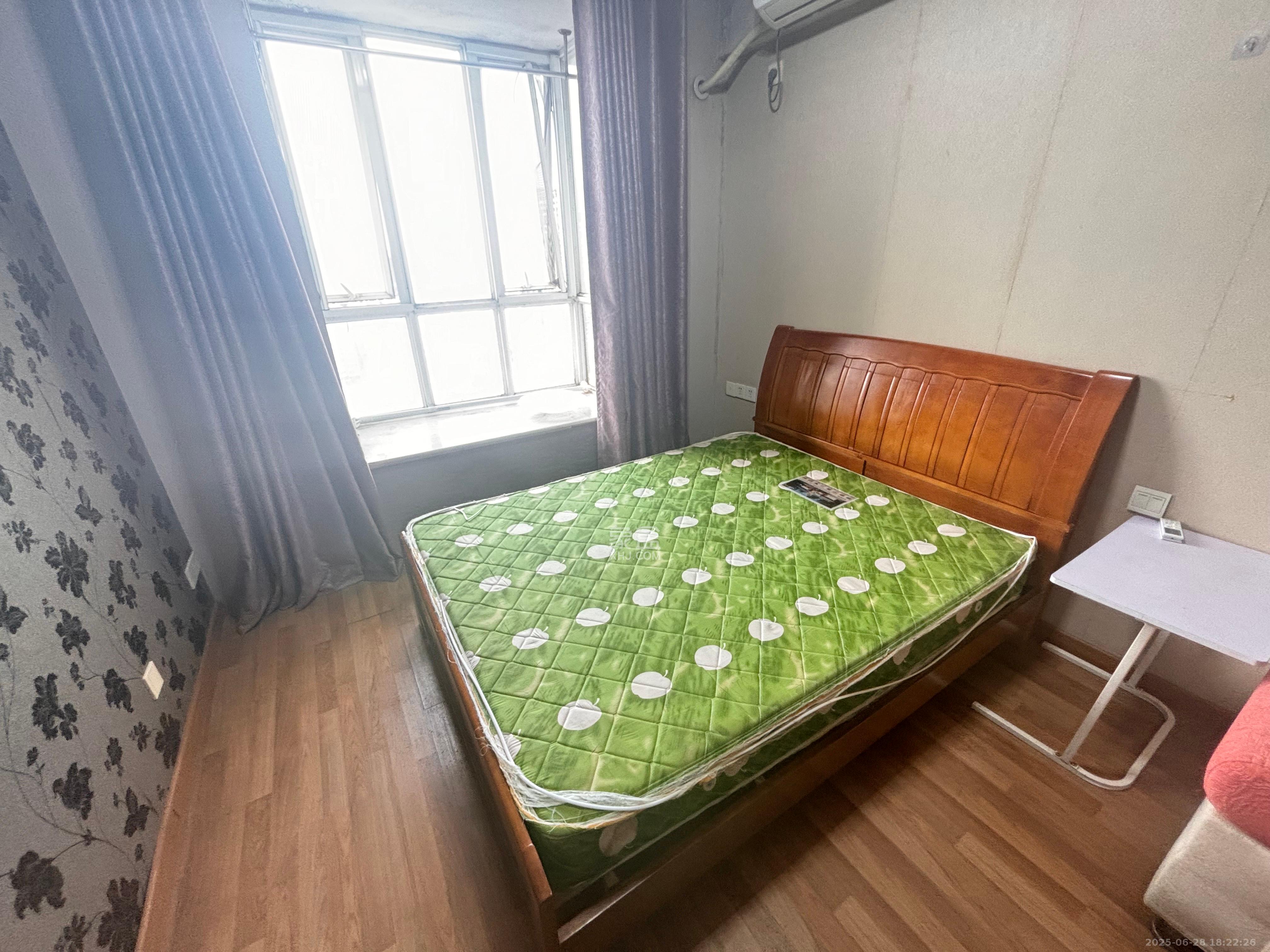 日出东方  1室2厅1卫   1200.00元/月