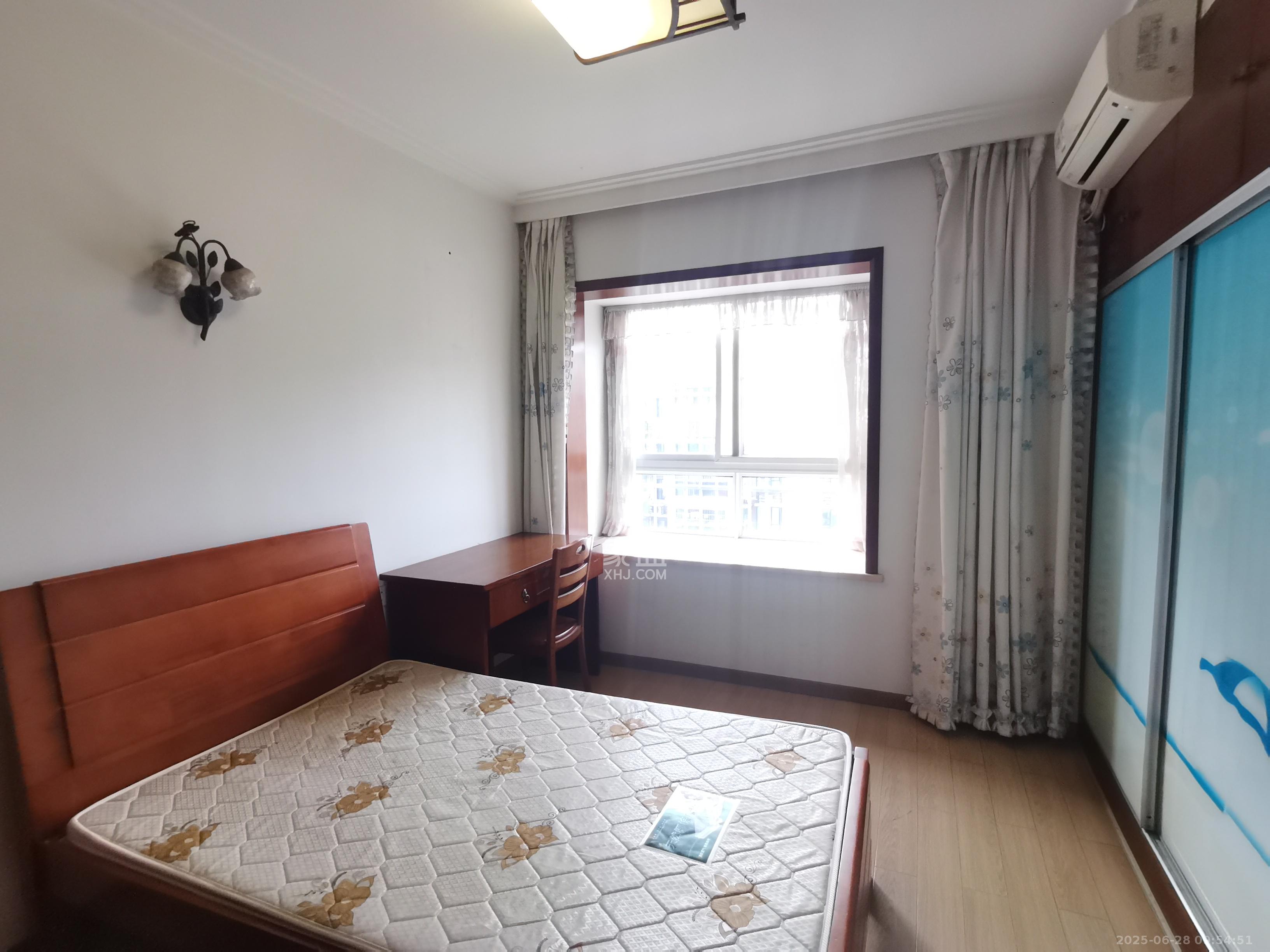 嘉盛华庭(一期、二期、三期) 3室2厅2卫 3500.0元/月 嘉盛华庭(一期、二期、三期) 3室2厅2卫 3500.0元/月室内图