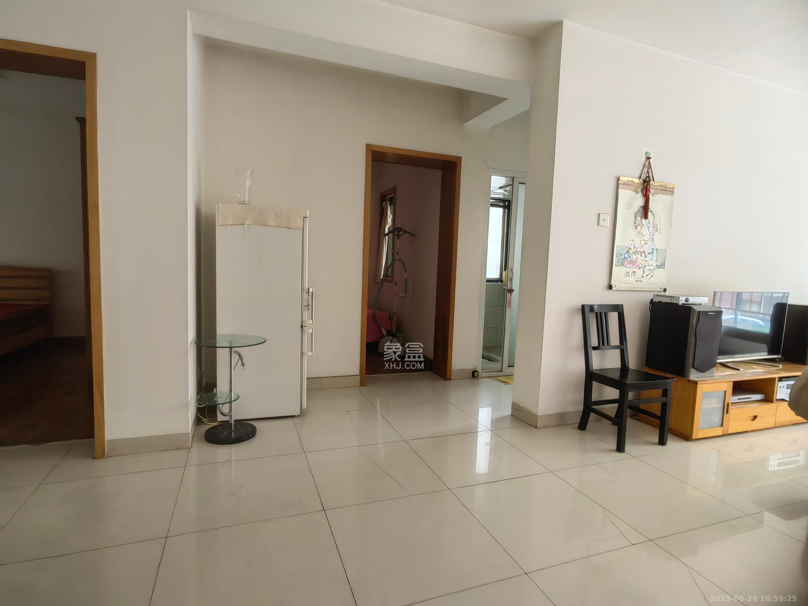 东方新城 3室1厅1卫 2400.0元/月 东方新城 3室1厅1卫 2400.0元/月室内图