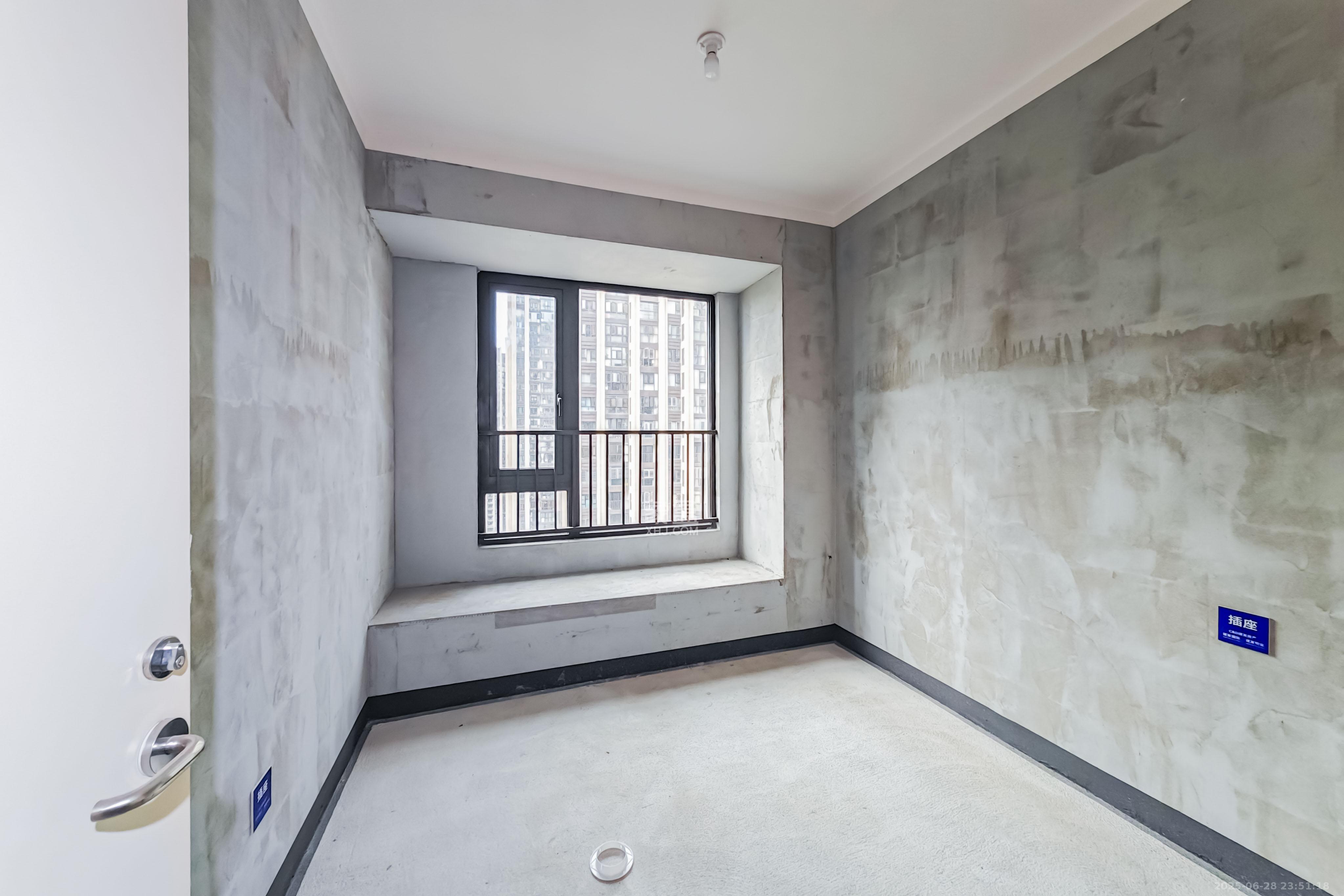 建发玖洲观澜  5室2厅2卫   266.00万其他