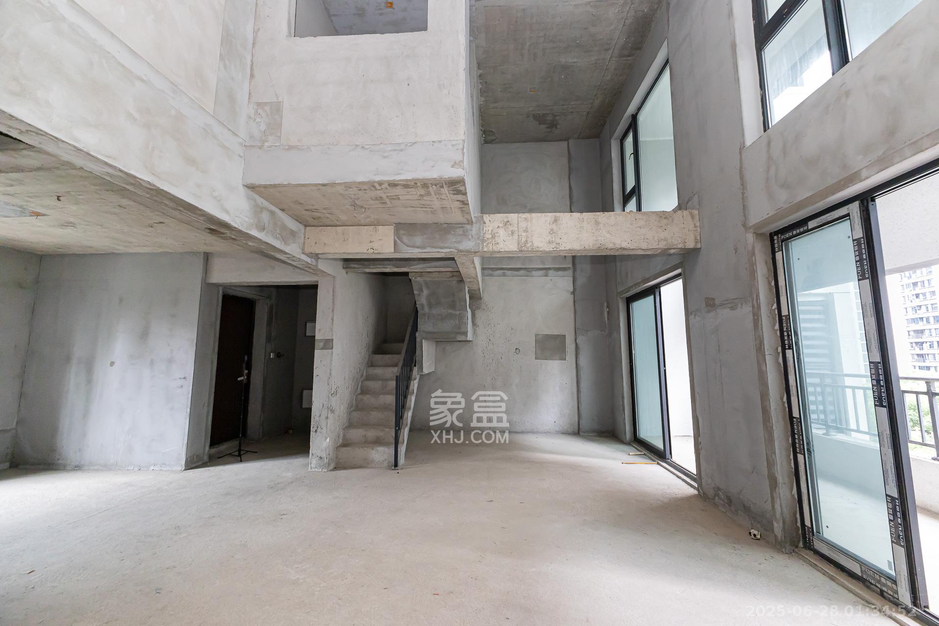 越秀湘江星汇城二期  4室2厅2卫    129.8万 越秀湘江星汇城二期  4室2厅2卫    129.8万客厅