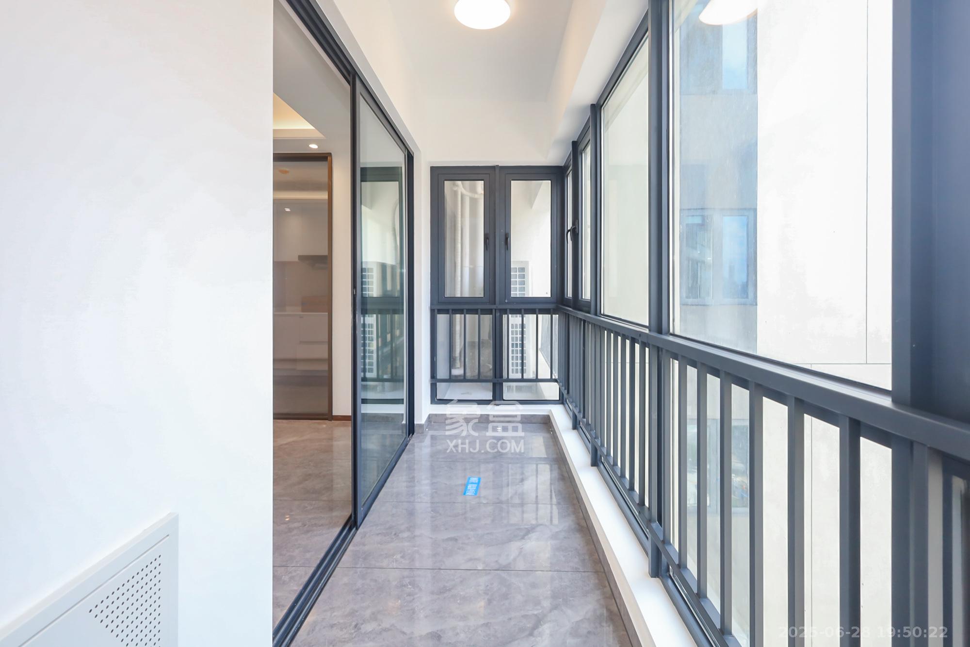 滨江府1913  4室2厅3卫    415.0万阳台