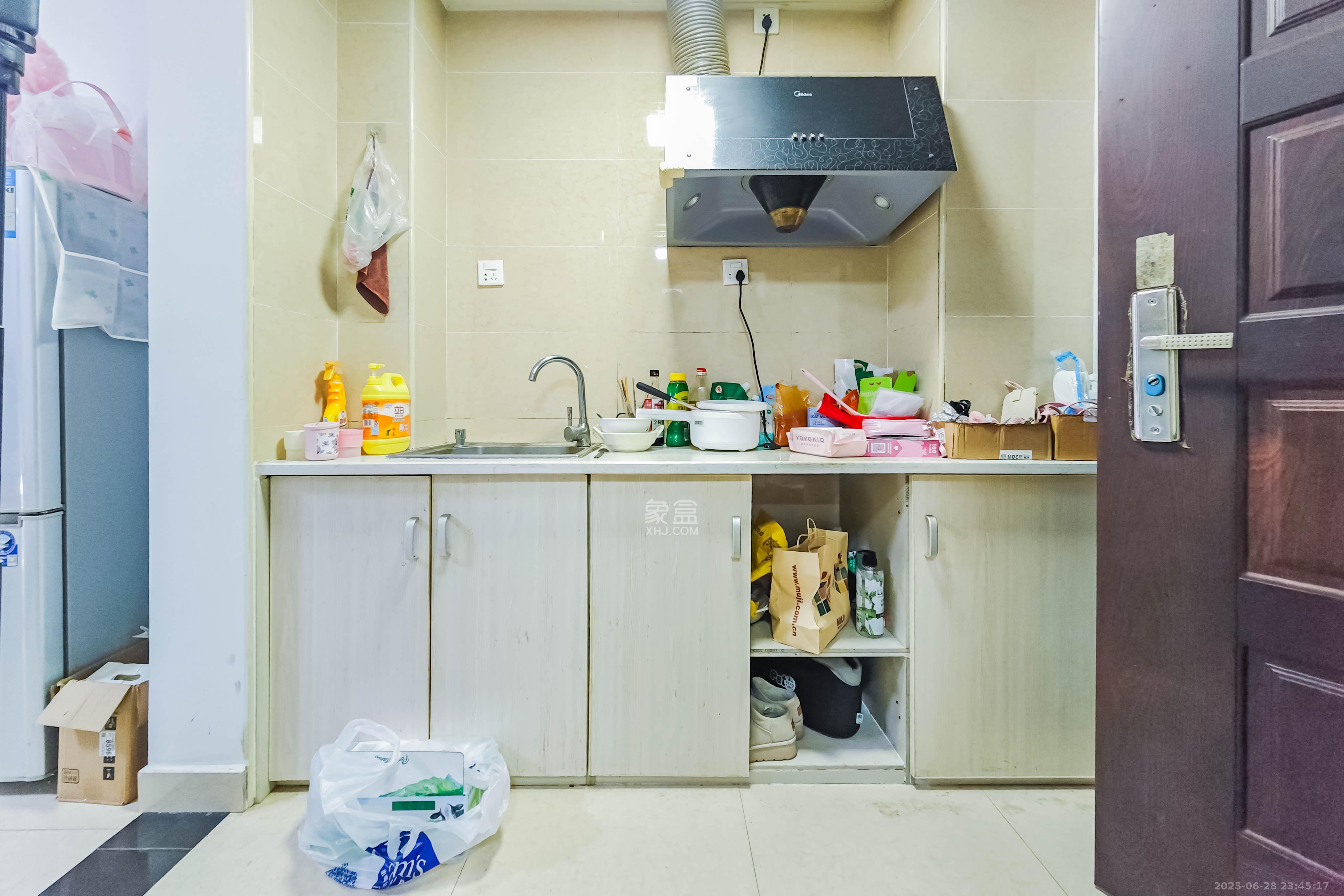 融科东南海  1室1厅1卫    19.0万 融科东南海  1室1厅1卫    19.0万厨房