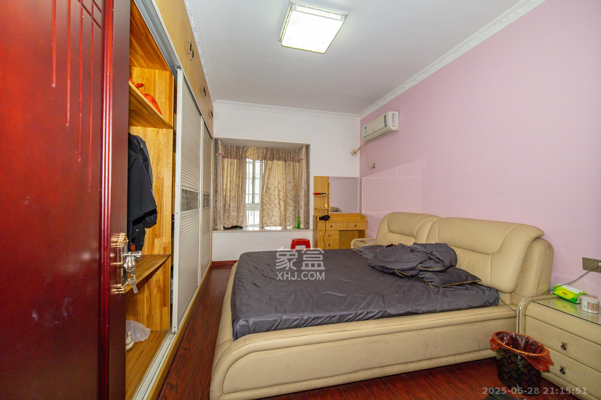 楚天中苑  3室2厅2卫    56.0万卧室