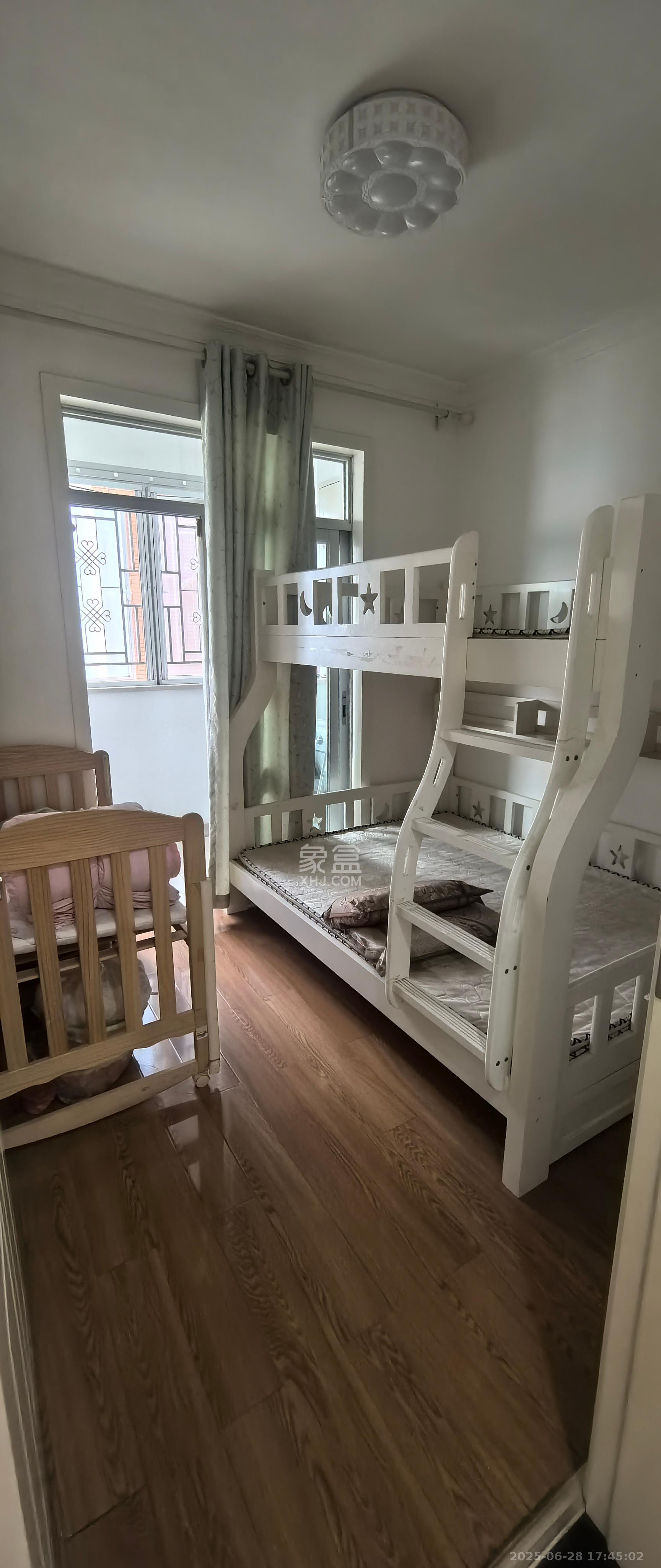 恒广国际景园一二区 3室2厅2卫 2700.0元/月 恒广国际景园一二区 3室2厅2卫 2700.0元/月室内图