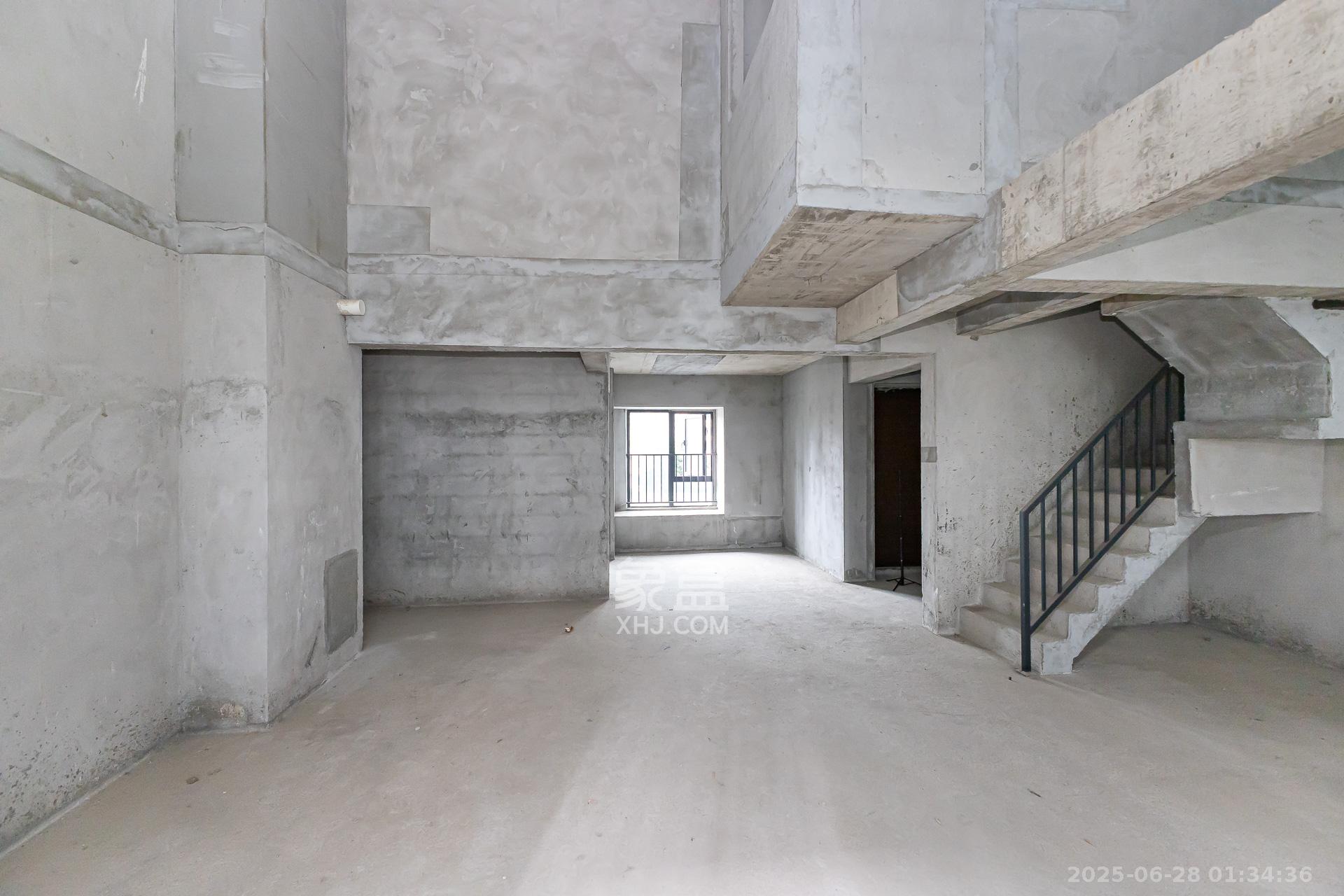 越秀湘江星汇城二期  4室2厅2卫    129.8万 越秀湘江星汇城二期  4室2厅2卫    129.8万客厅