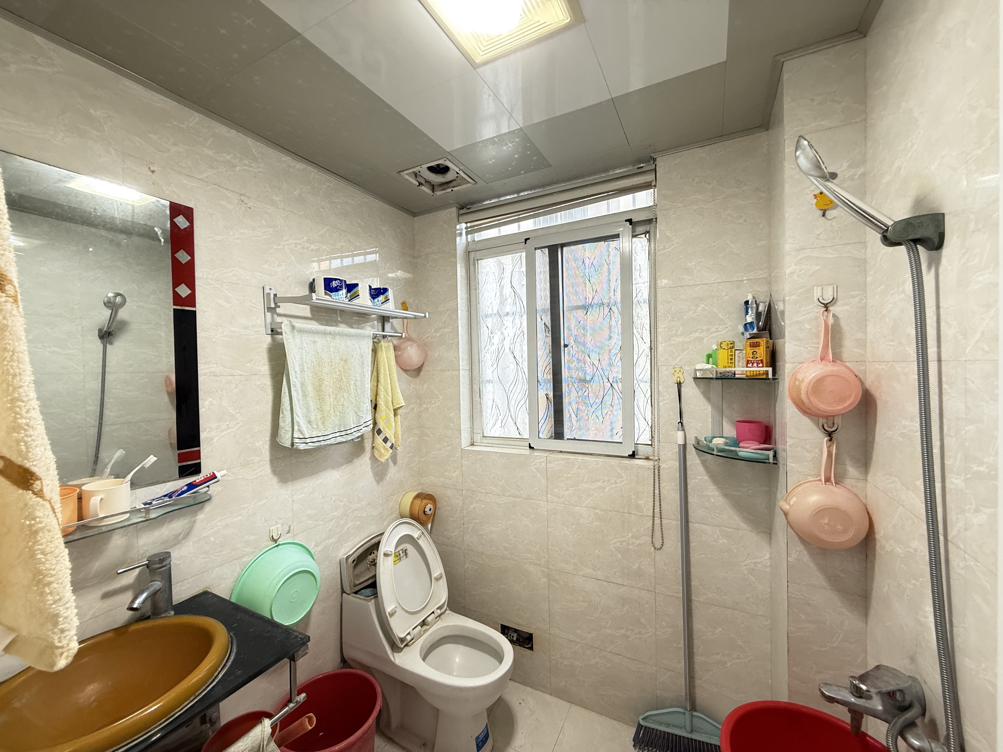 八一新村  3室2厅2卫    183.0万 八一新村  3室2厅2卫    183.0万室内图