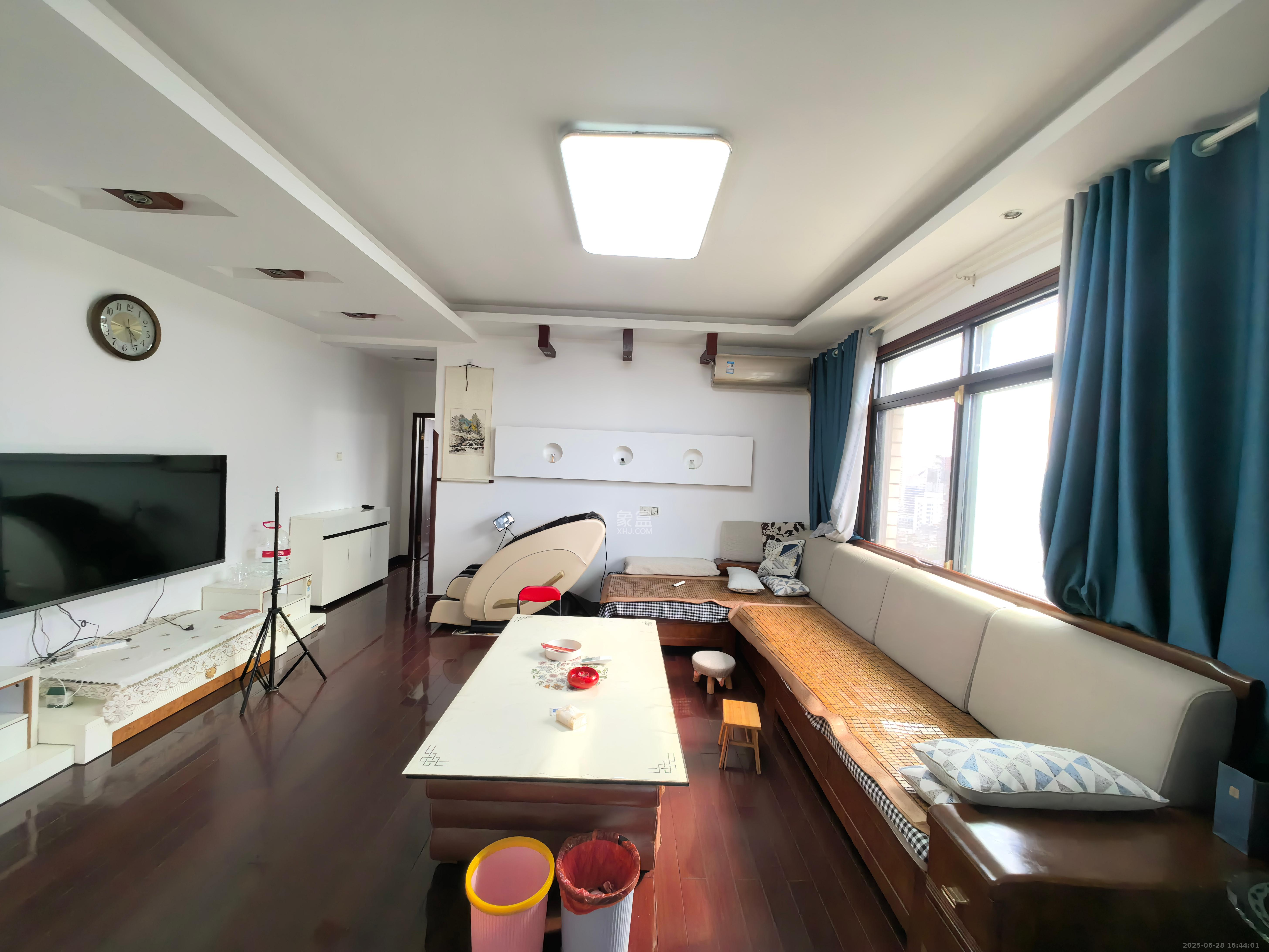 东方新世界  2室2厅2卫    2500.0元/月