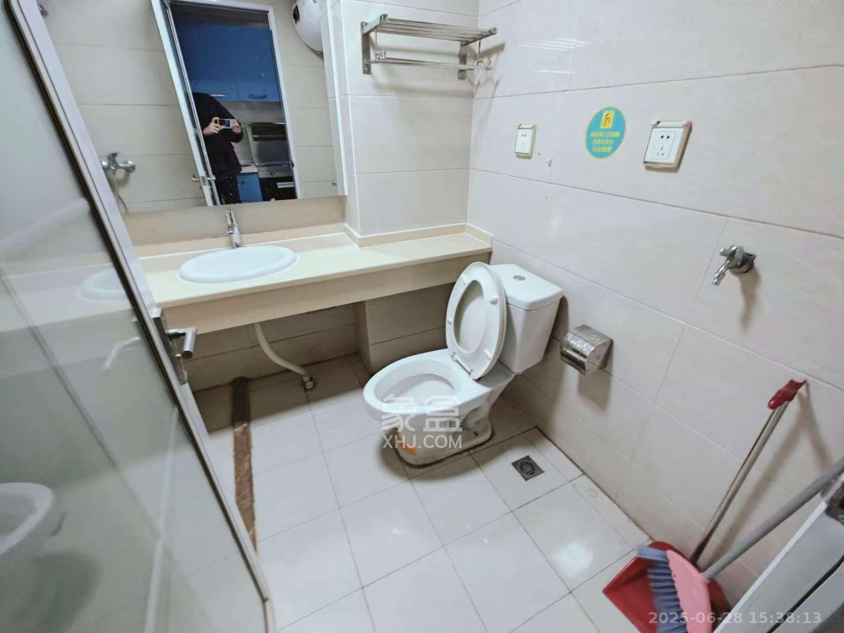西子一间  1室1厅1卫   1600.00元/月室内图
