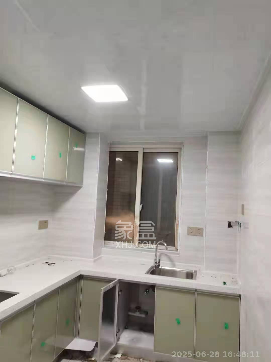 西城公寓 3室2厅2卫 2300.0元/月 西城公寓 3室2厅2卫 2300.0元/月室内图