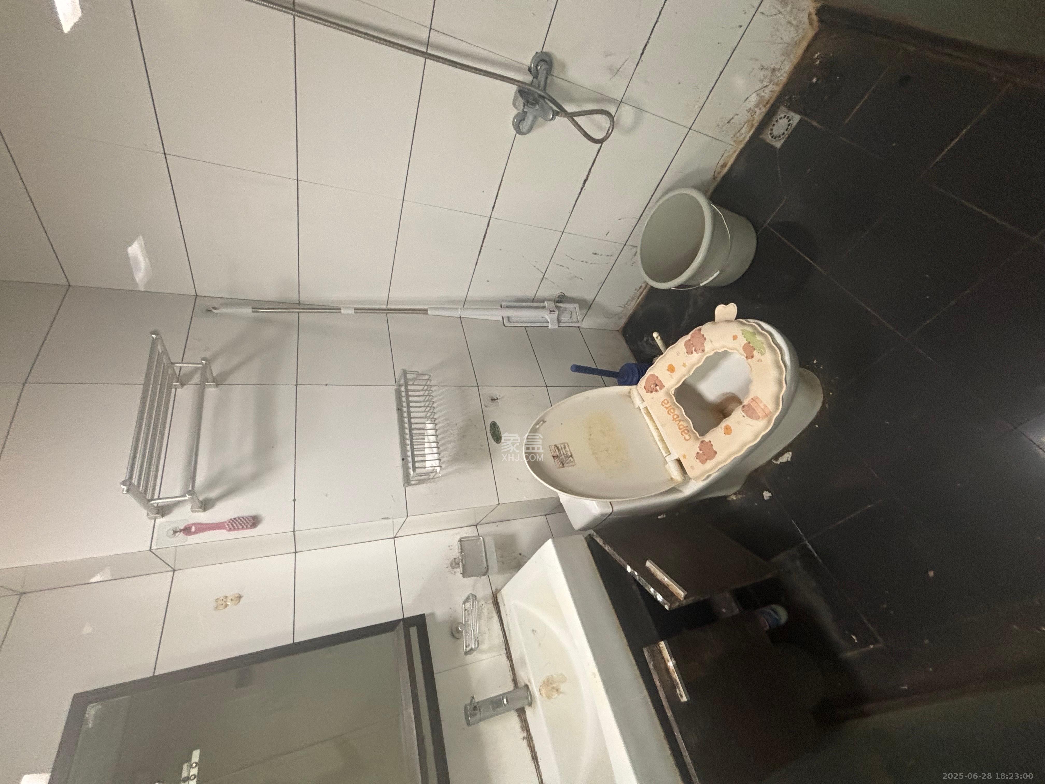 日出东方  1室2厅1卫   1200.00元/月室内图