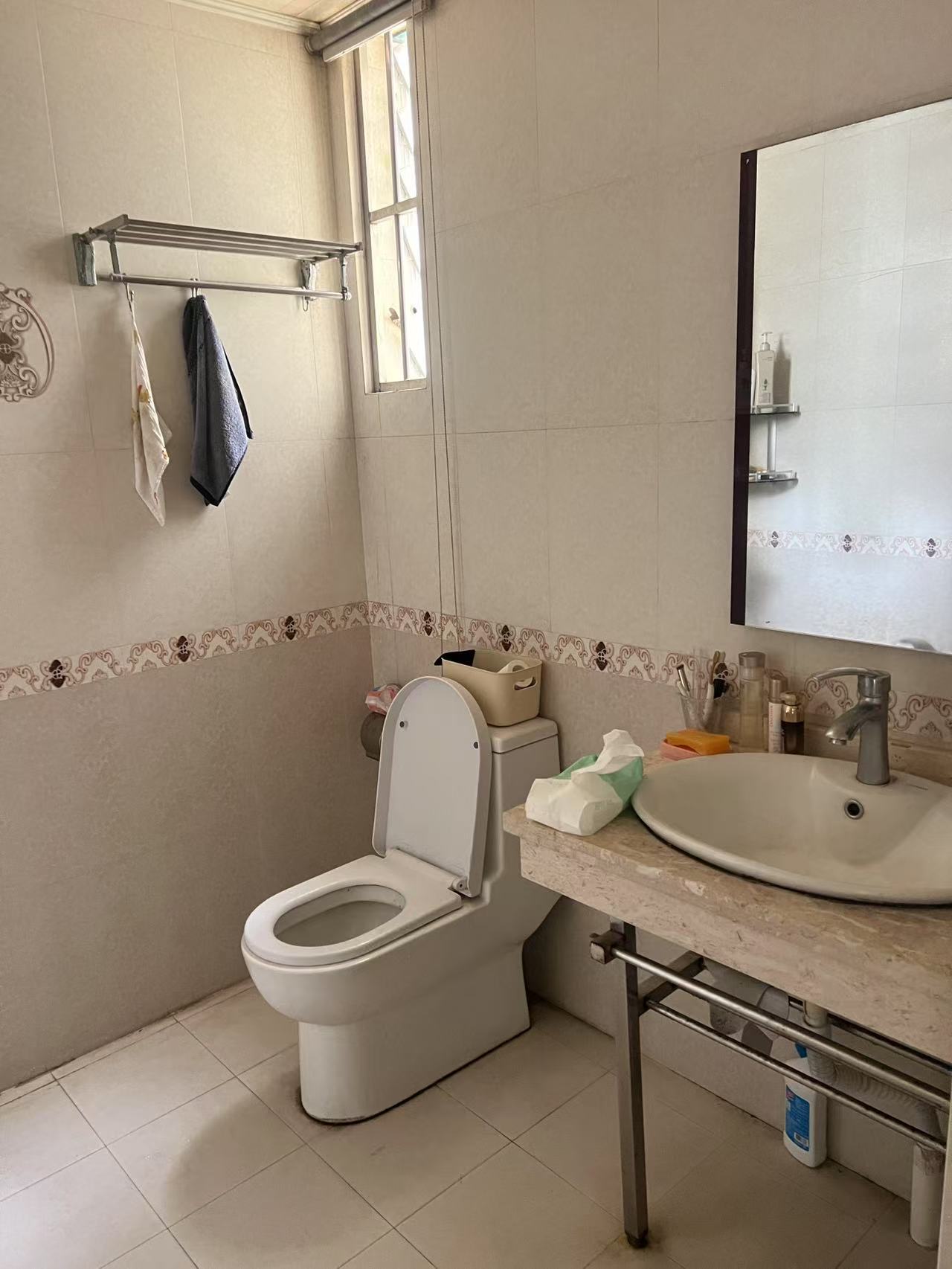 华荣府 4室2厅2卫 2900.0元/月 华荣府 4室2厅2卫 2900.0元/月室内图