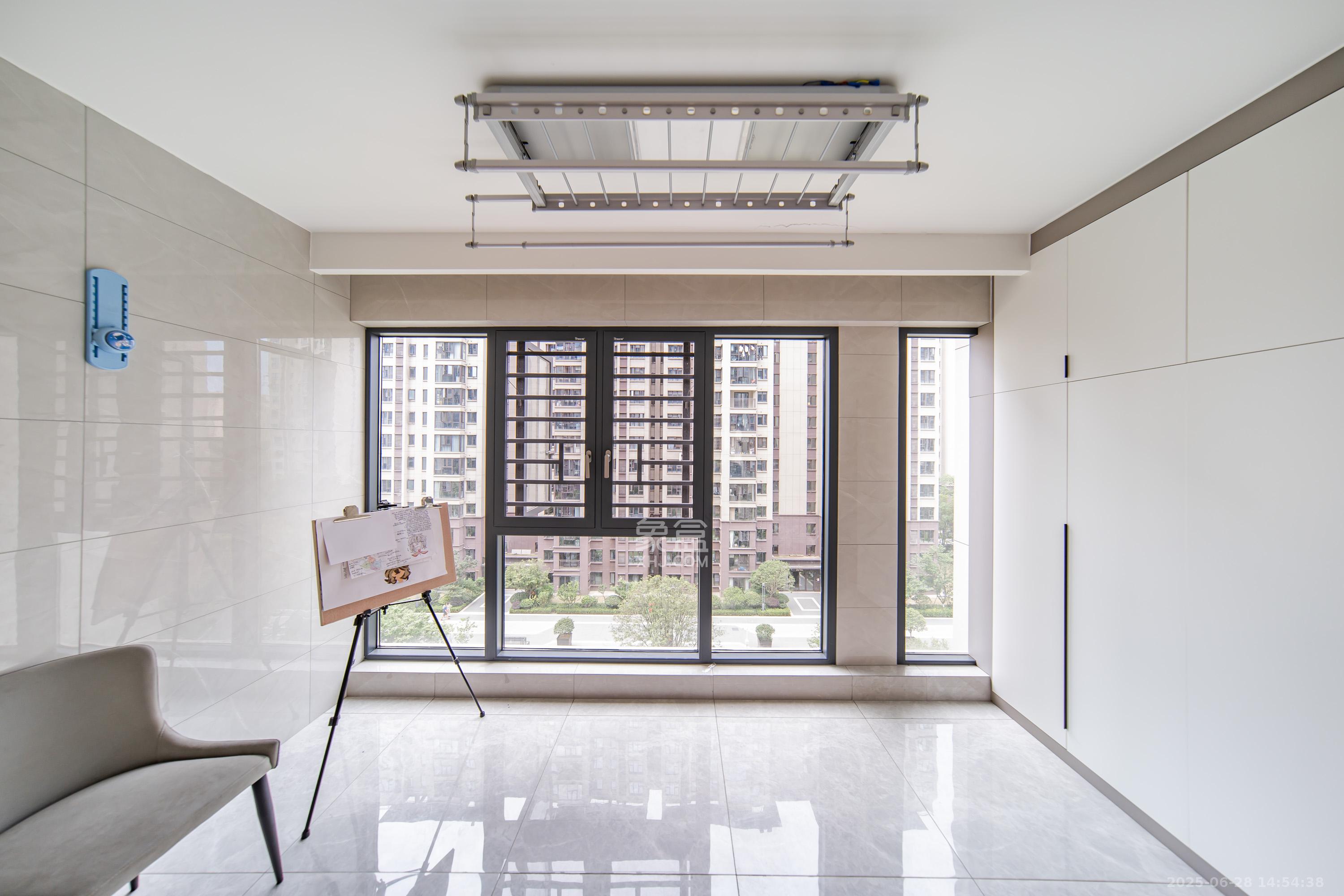 城发恒伟星雅韵(恒伟星辉苑)  4室2厅2卫    208.0万 城发恒伟星雅韵(恒伟星辉苑)  4室2厅2卫    208.0万阳台