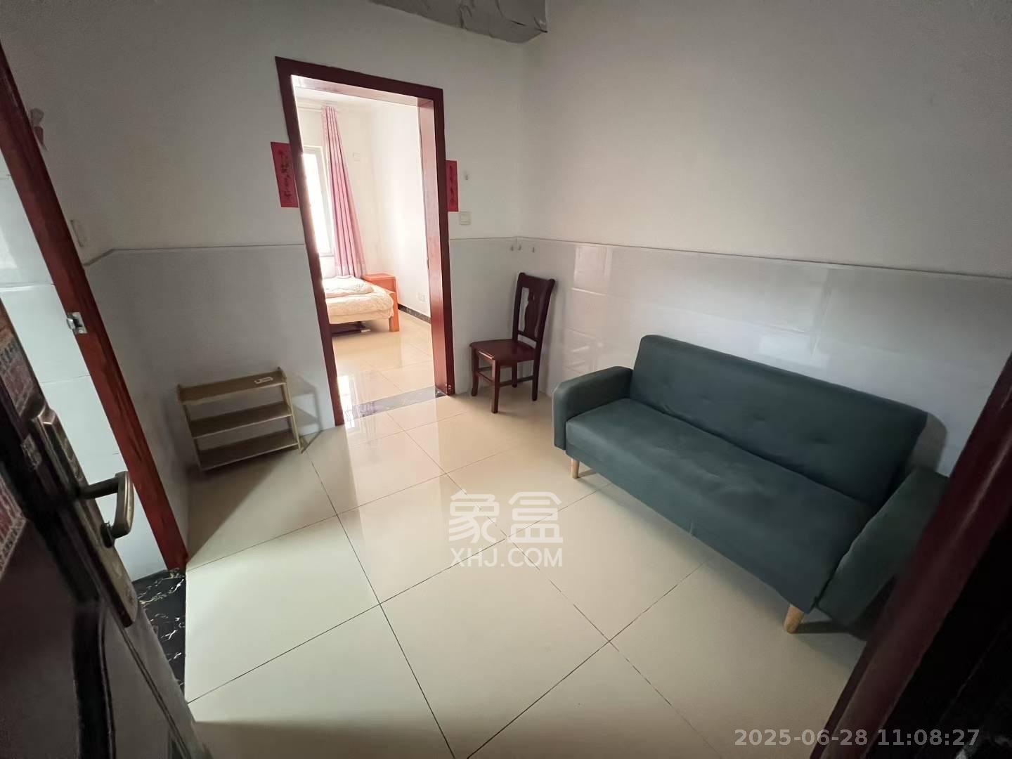 岳鞍阁小区 2室1厅1卫 2400.0元/月 岳鞍阁小区 2室1厅1卫 2400.0元/月室内图