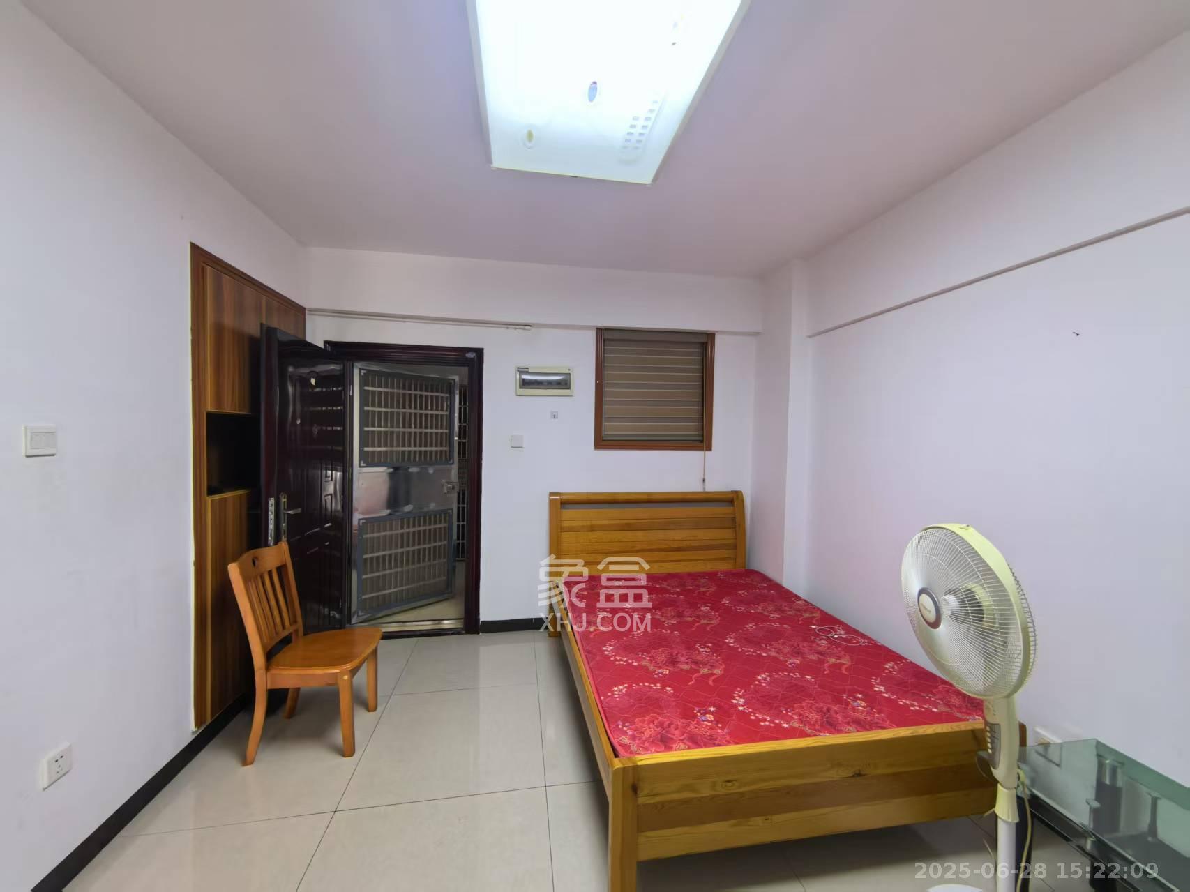 长房凤凰佳园 1室1厅1卫 1350.0元/月 长房凤凰佳园 1室1厅1卫 1350.0元/月室内图