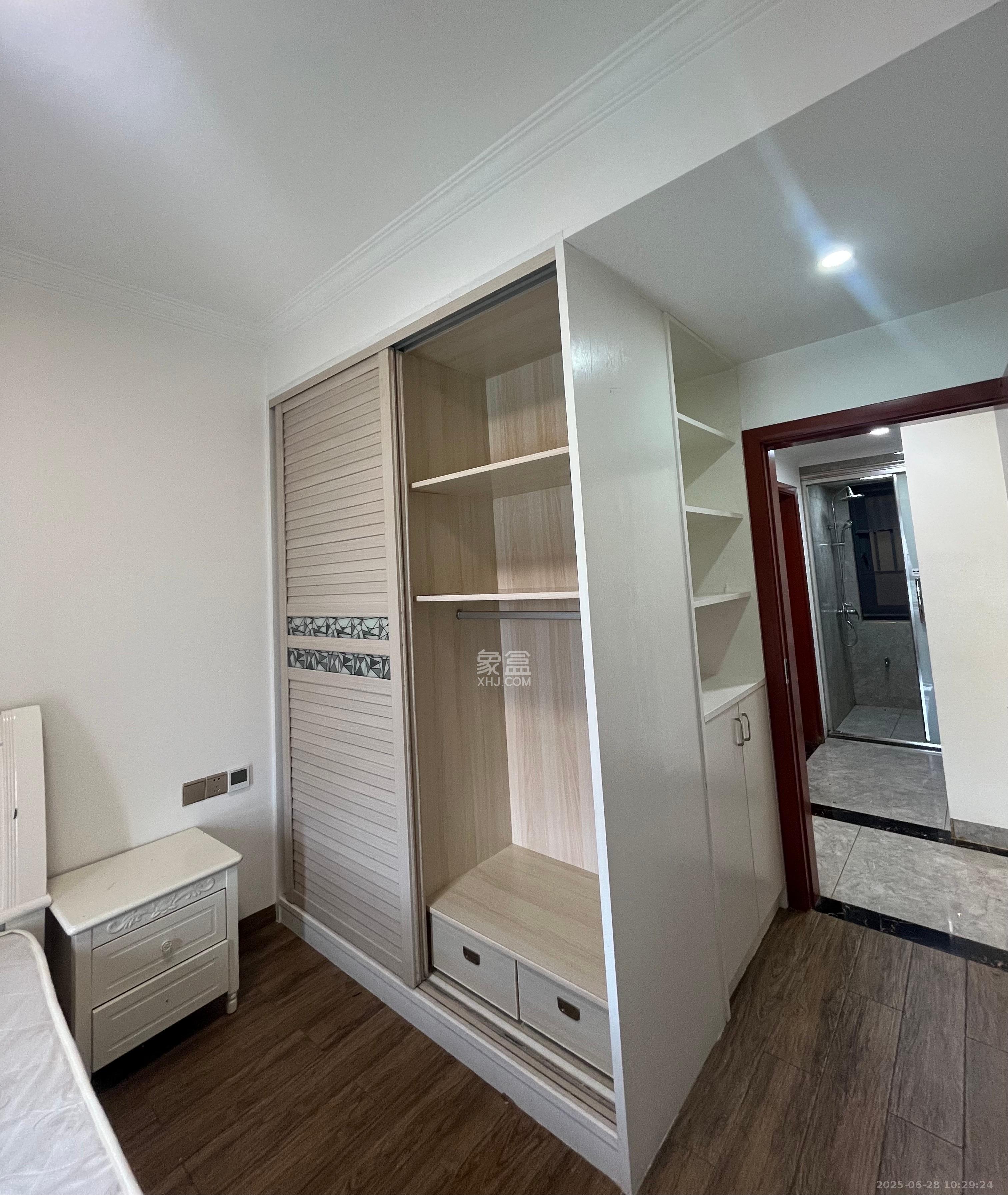 叠彩兰亭  3室2厅1卫    2500.0元/月室内图