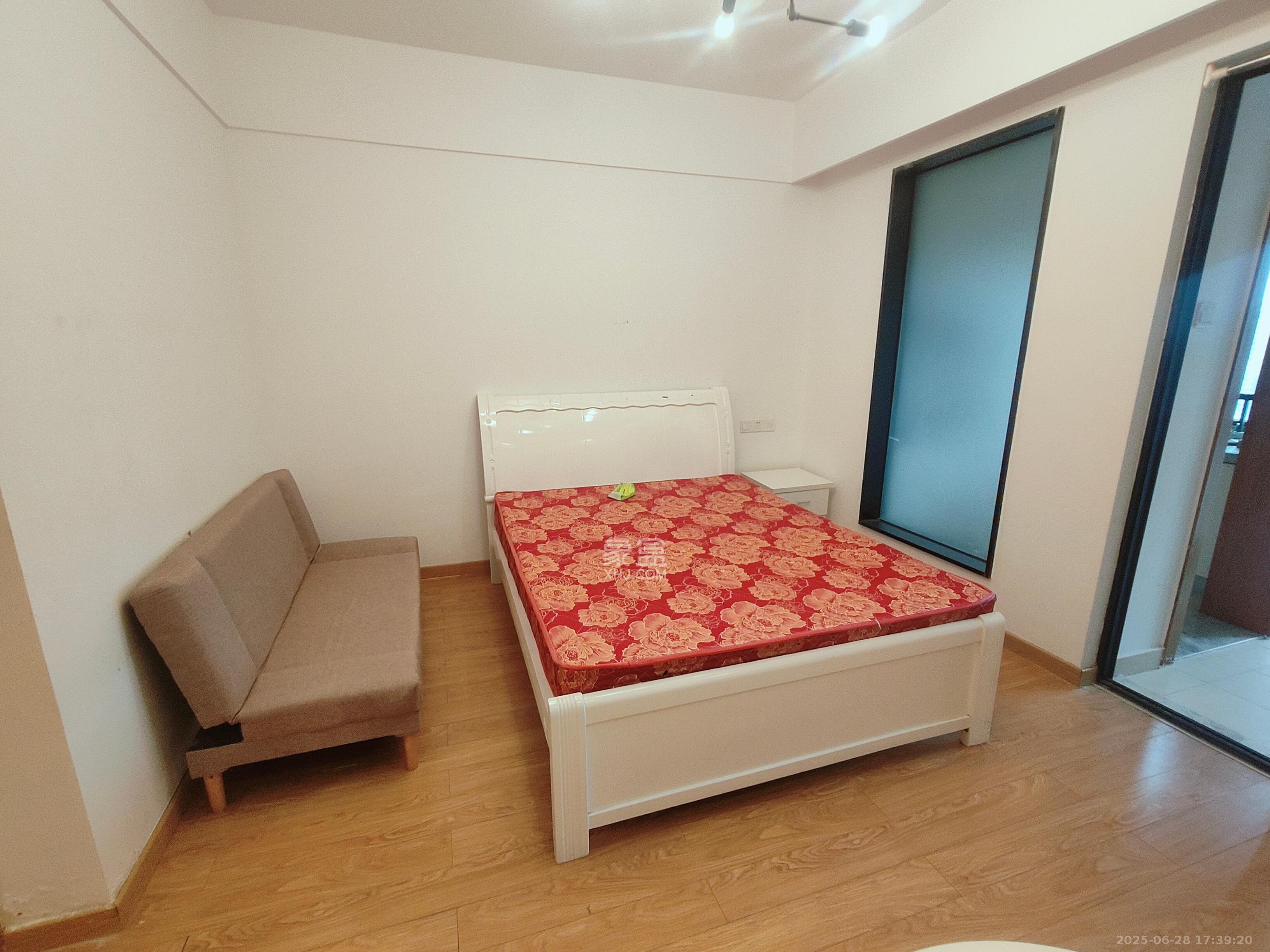 荣泰广场  1室1厅1卫    1300.0元/月室内图1