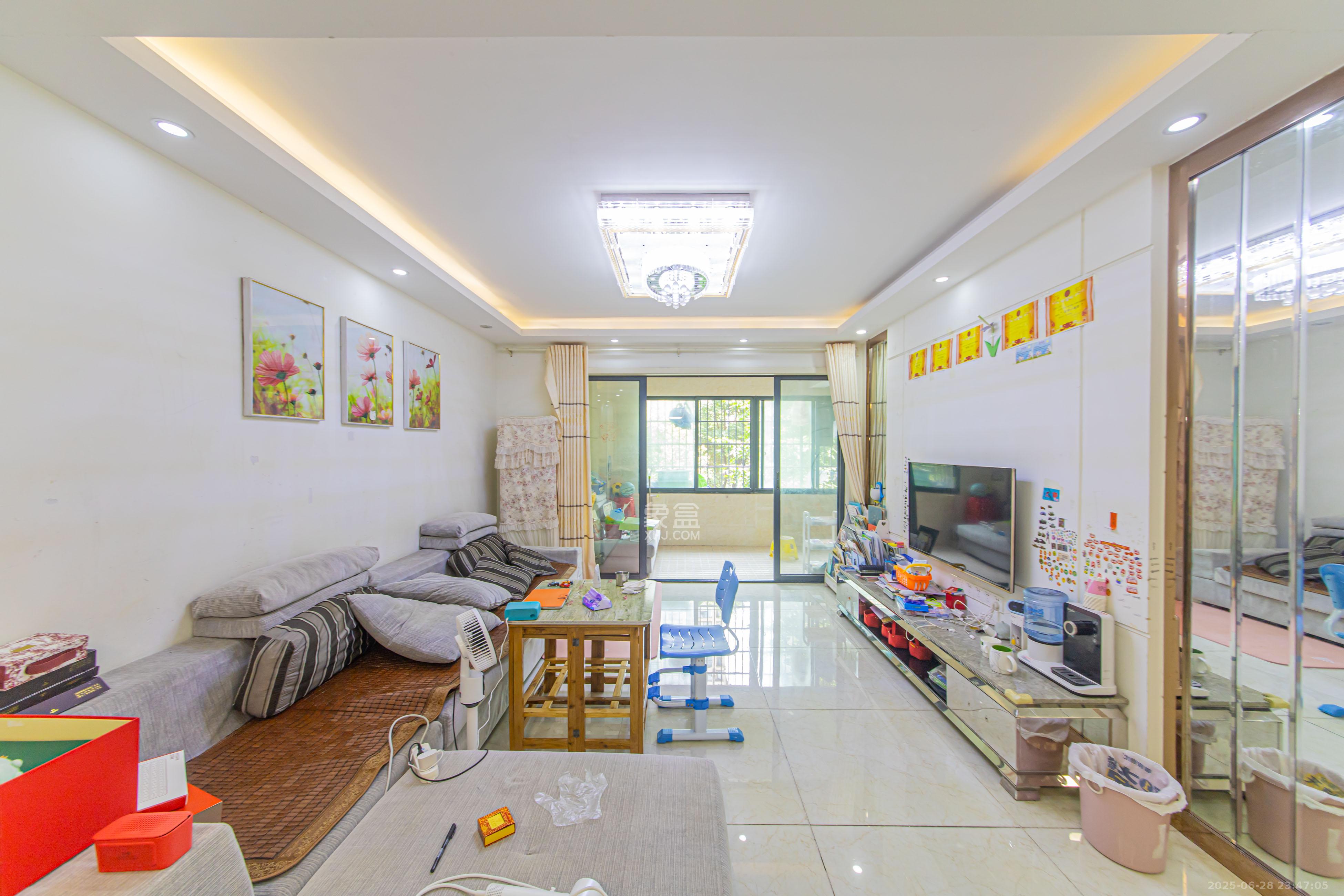 中建芙蓉嘉苑  3室2厅1卫    100.0万 中建芙蓉嘉苑  3室2厅1卫    100.0万客厅