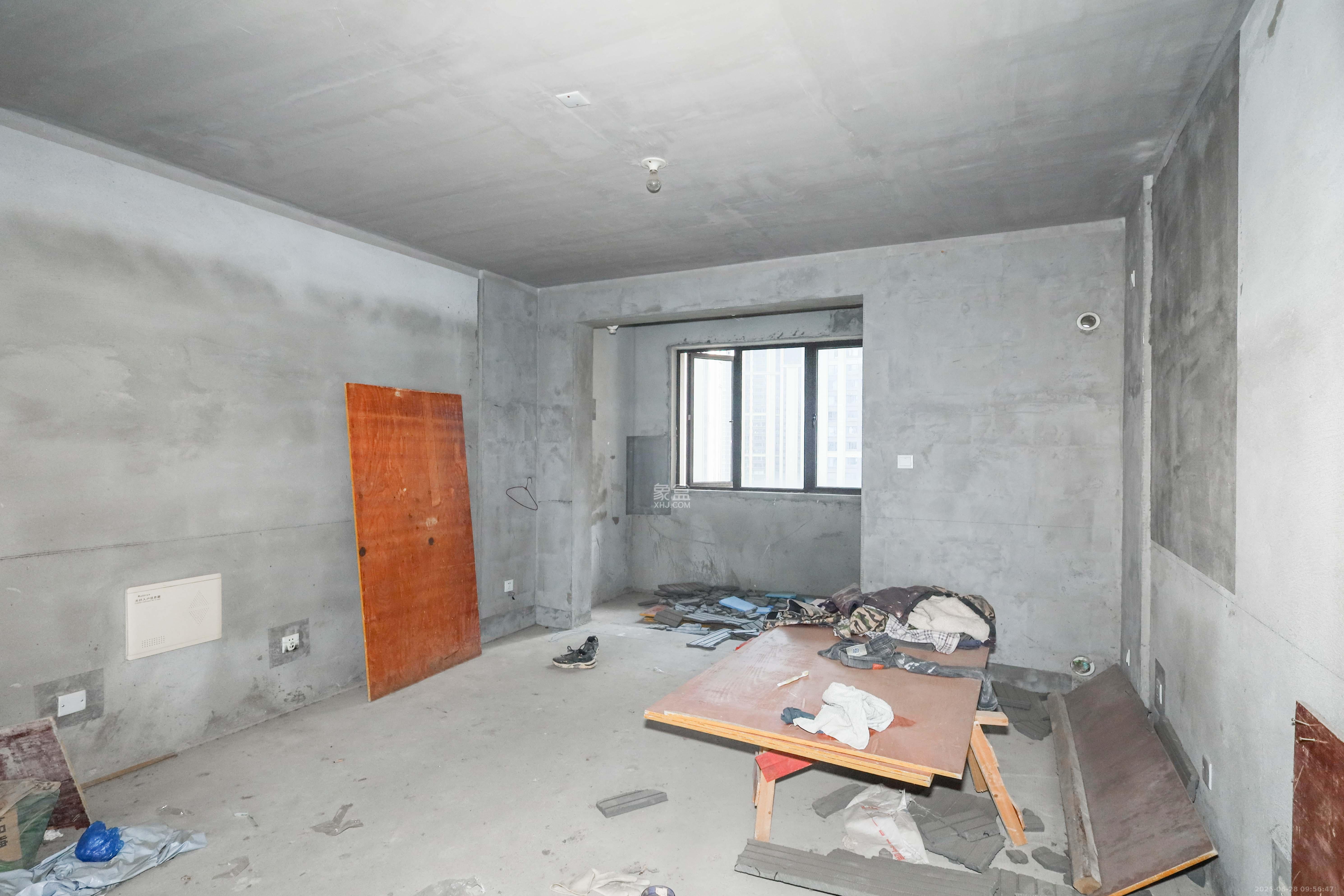 中国铁建梅溪青秀二期  4室2厅2卫   136.00万客厅