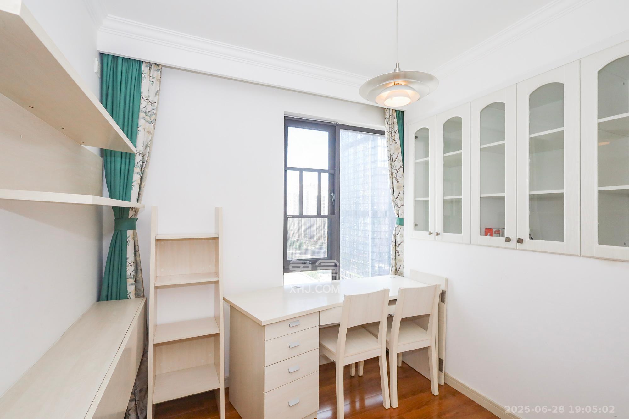 协信星澜汇  3室2厅1卫    99.0万 协信星澜汇  3室2厅1卫    99.0万卧室