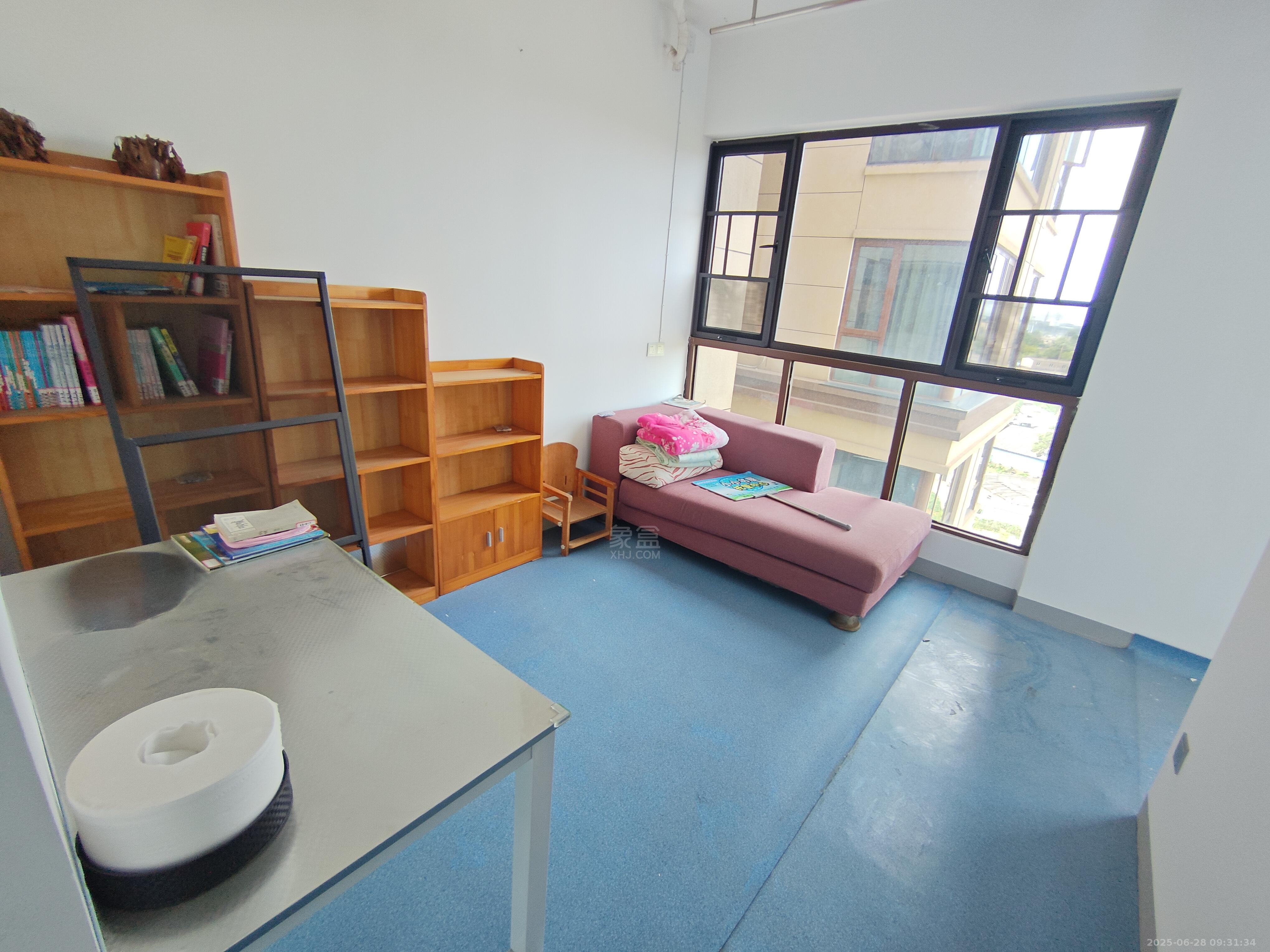 金轮津桥华府 4室2厅2卫 2000.0元/月 金轮津桥华府 4室2厅2卫 2000.0元/月室内图