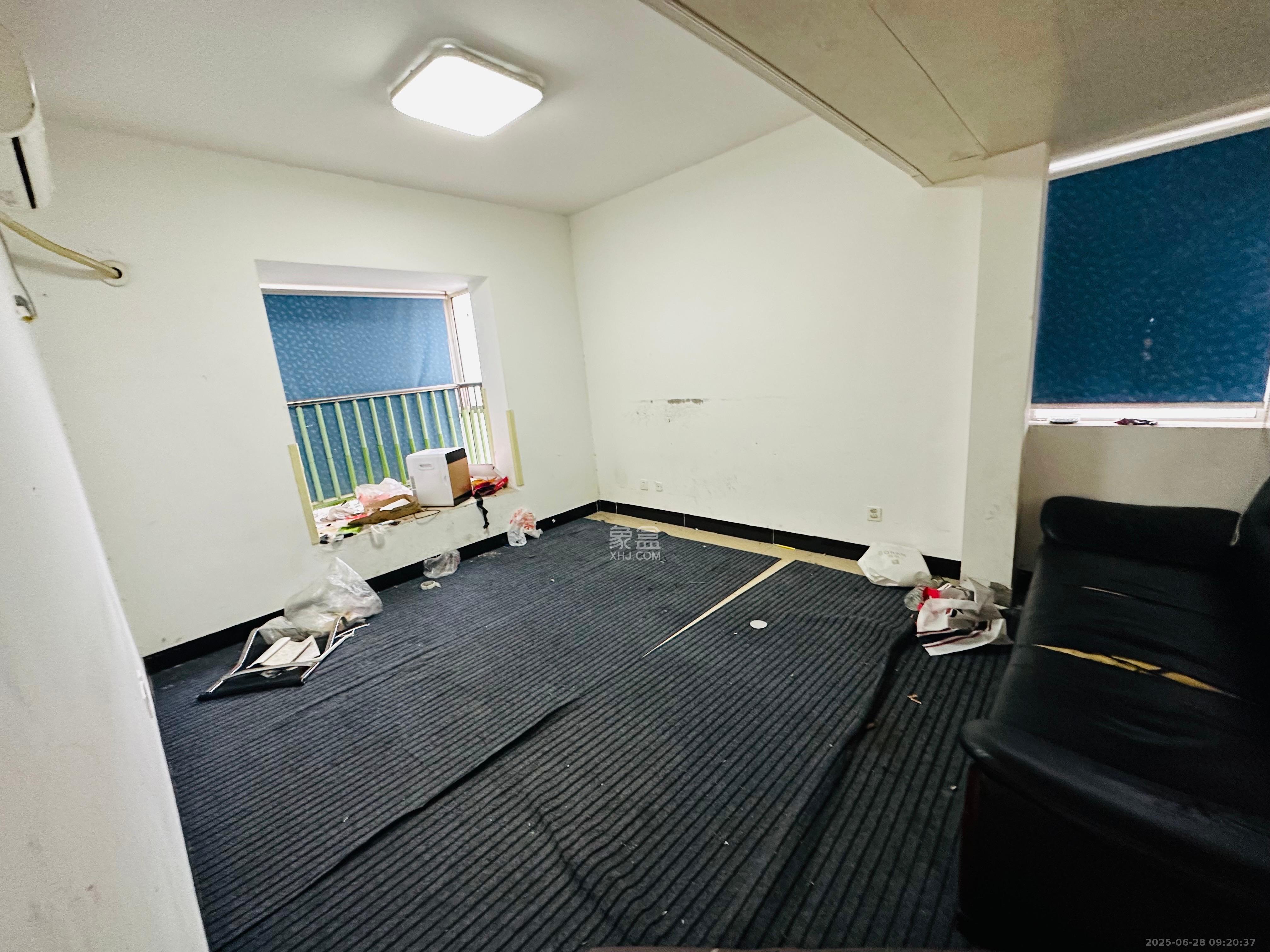 左岸右岸  3室2厅1卫    2800.0元/月室内图