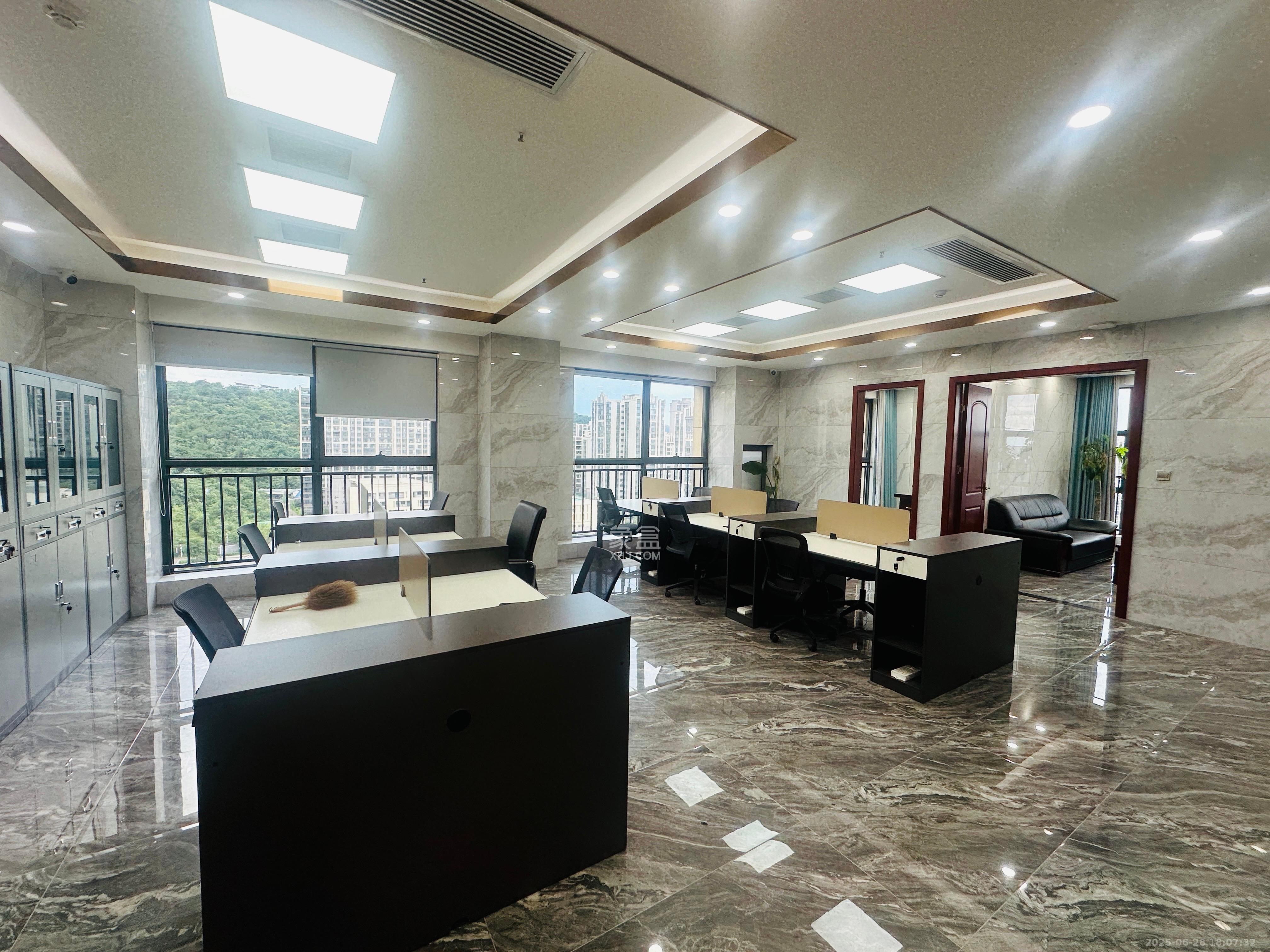 洋湖创富中心   240.0㎡      10800.0元/月