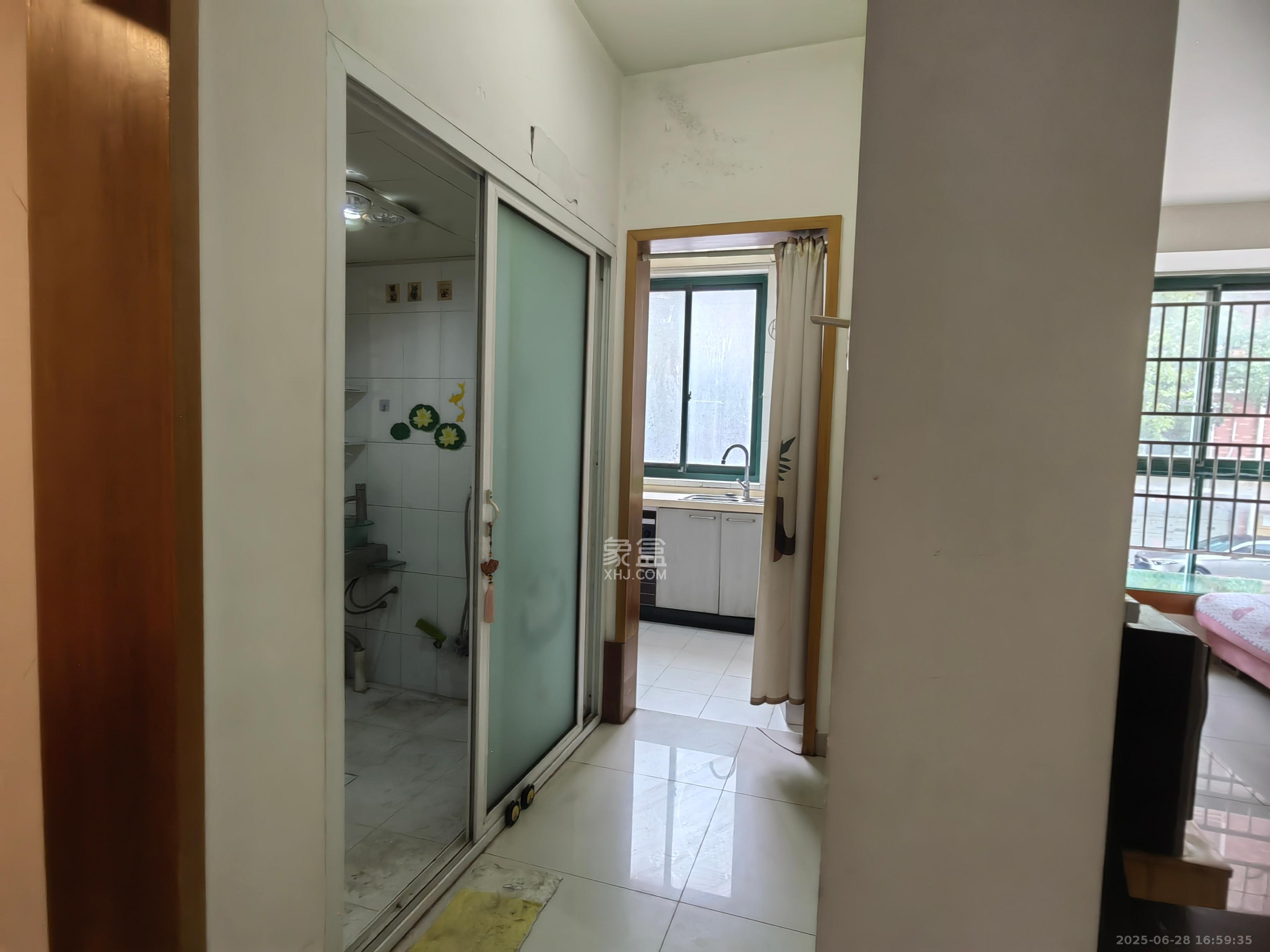 东方新城 3室1厅1卫 2400.0元/月 东方新城 3室1厅1卫 2400.0元/月室内图