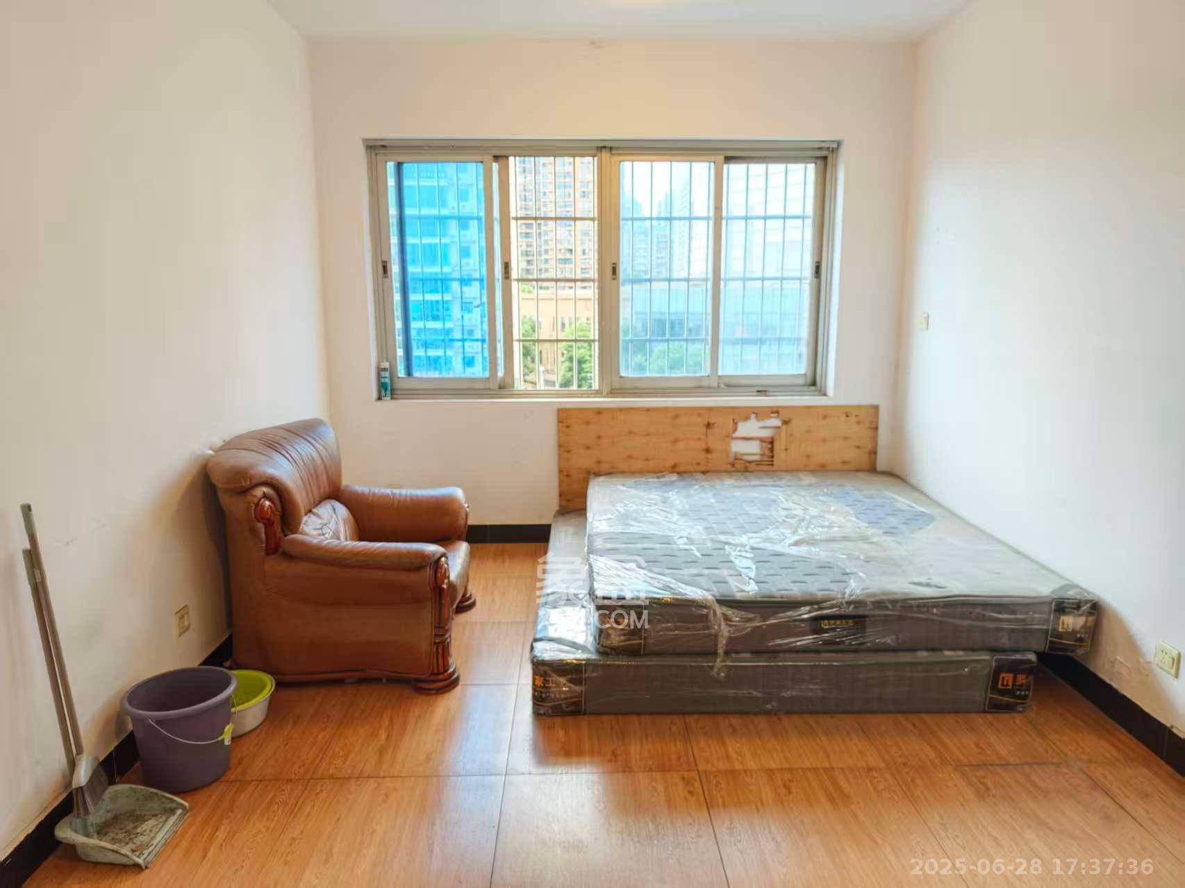 岳麓区教师村 2室2厅1卫 1800.0元/月 岳麓区教师村 2室2厅1卫 1800.0元/月室内图