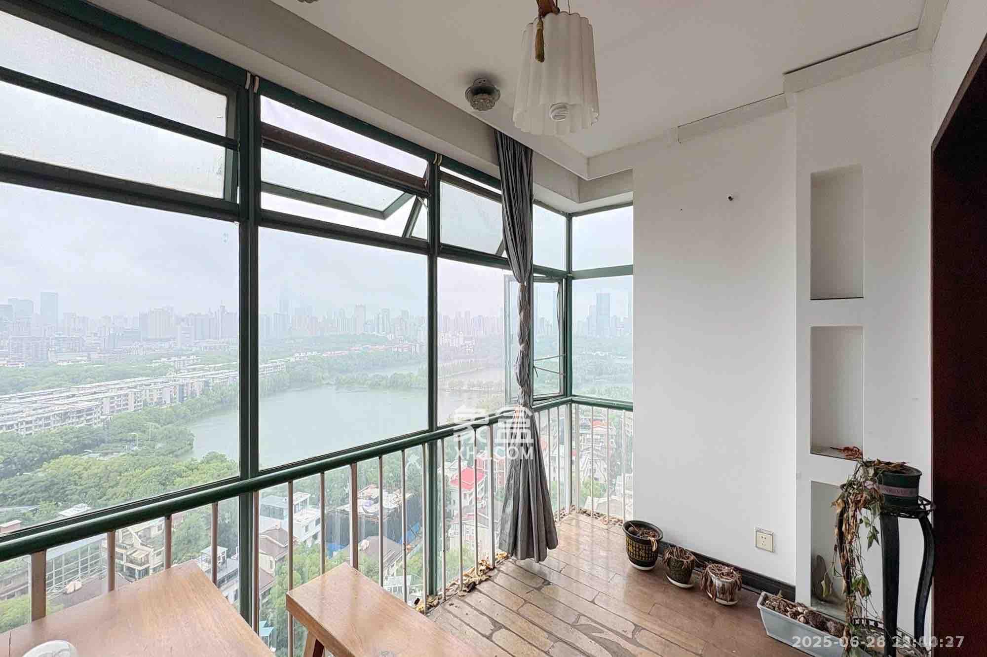 梦泽园  4室2厅2卫    4200.0元/月 梦泽园  4室2厅2卫    4200.0元/月室内图