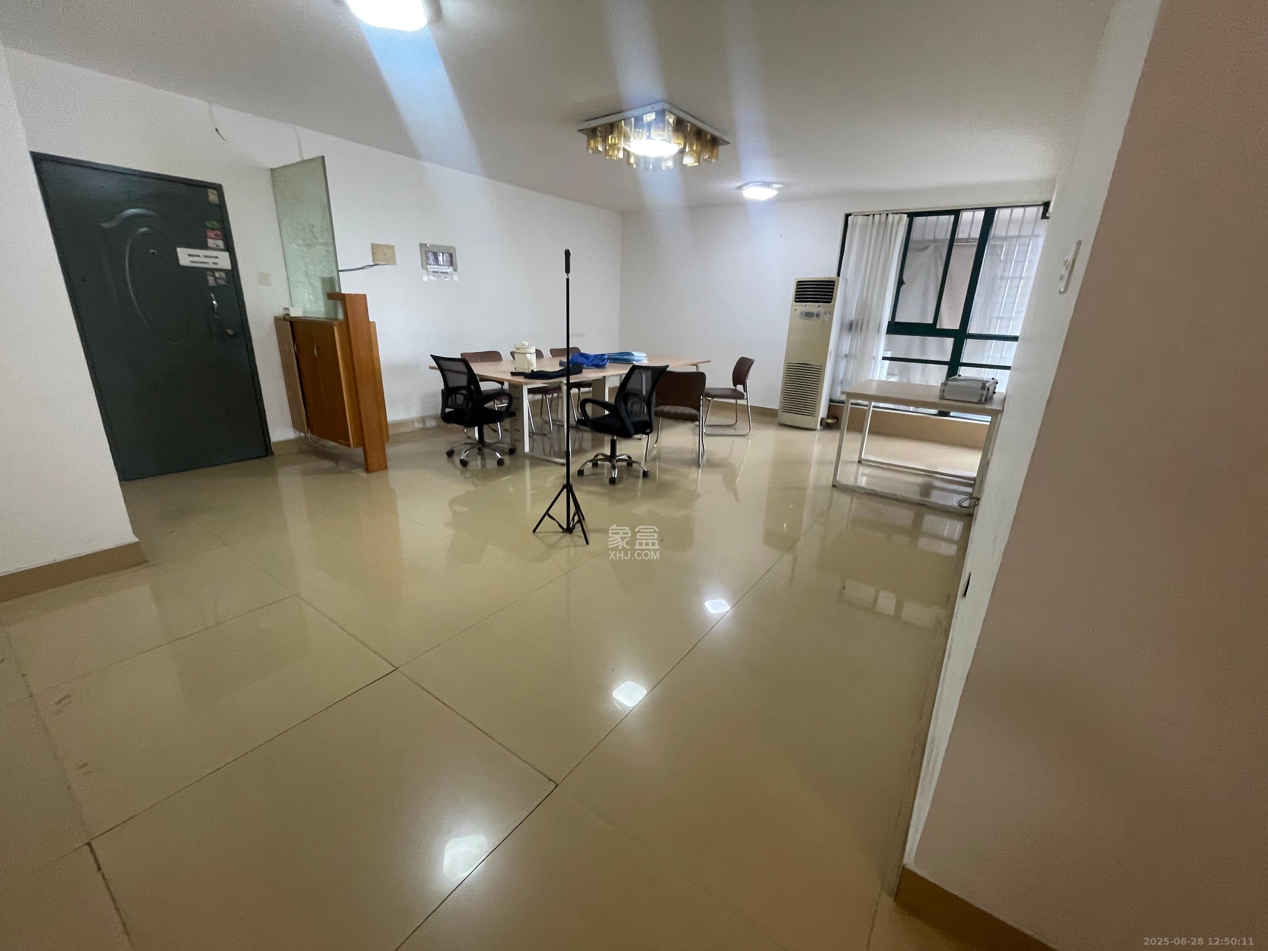 中国铝业单位宿舍  3室1厅1卫    4000.0元/月 中国铝业单位宿舍  3室1厅1卫    4000.0元/月