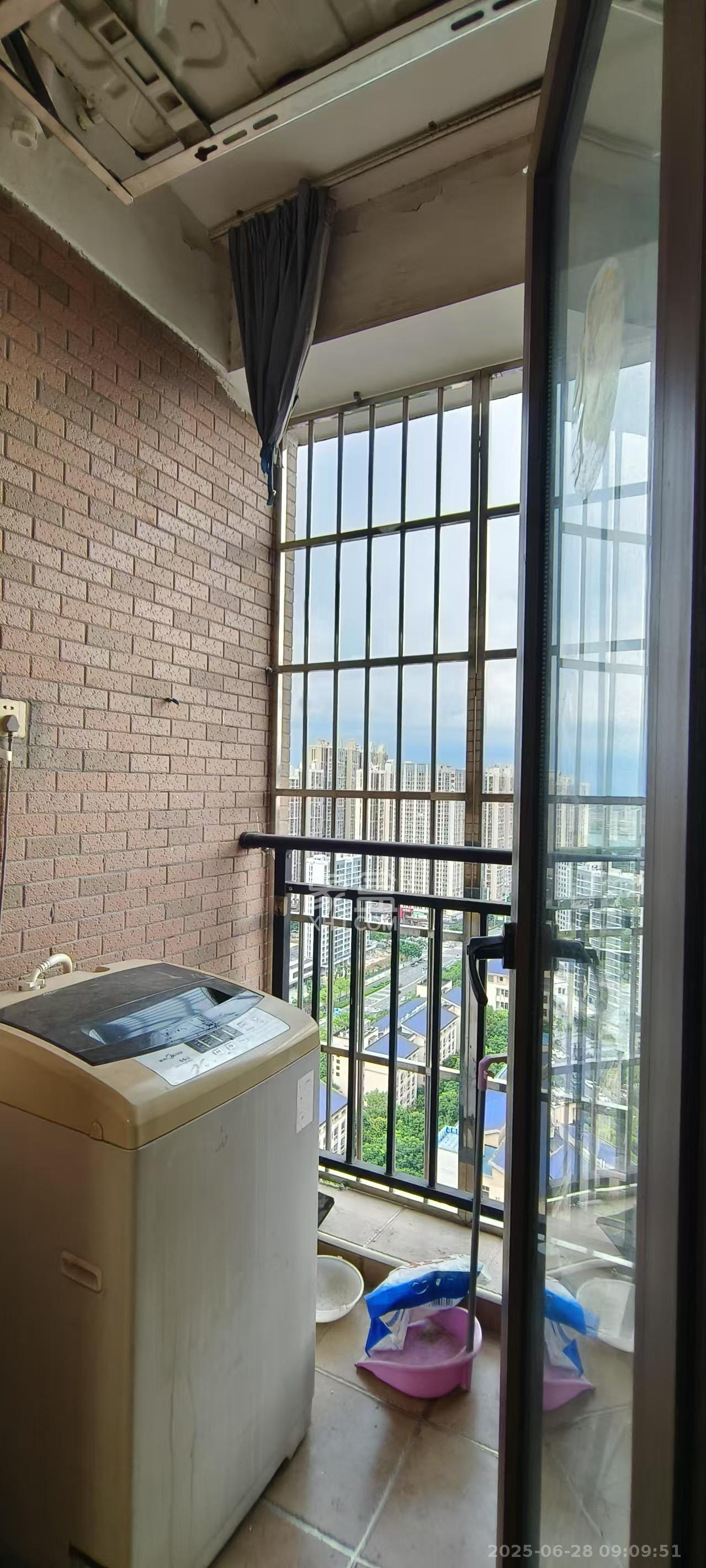 水岸世景  1室0厅1卫   1100.00元/月室内图