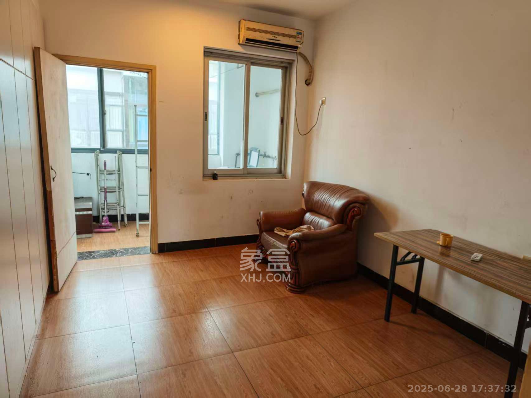 岳麓区教师村 2室2厅1卫 1800.0元/月 岳麓区教师村 2室2厅1卫 1800.0元/月室内图