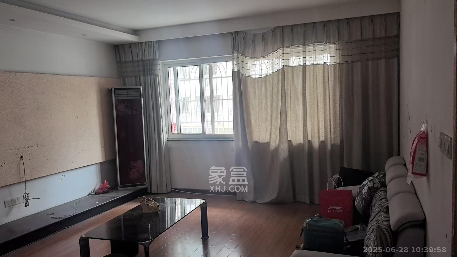 星沙国税局宿舍(星邻东苑)  4室2厅2卫    2000.0元/月 星沙国税局宿舍(星邻东苑)  4室2厅2卫    2000.0元/月