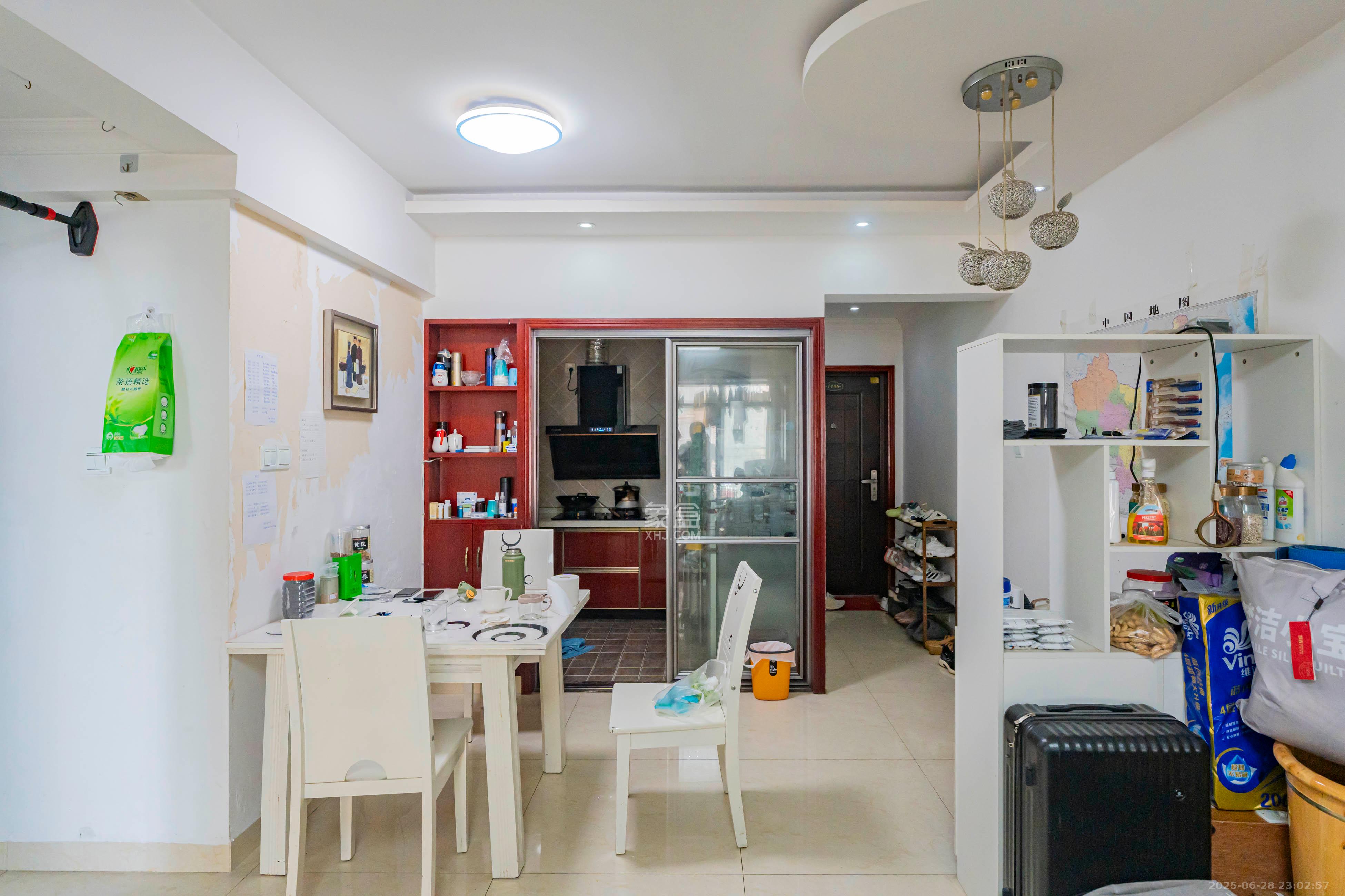 绿洲花园 3室2厅1卫 76.8万 绿洲花园 3室2厅1卫 76.8万客厅