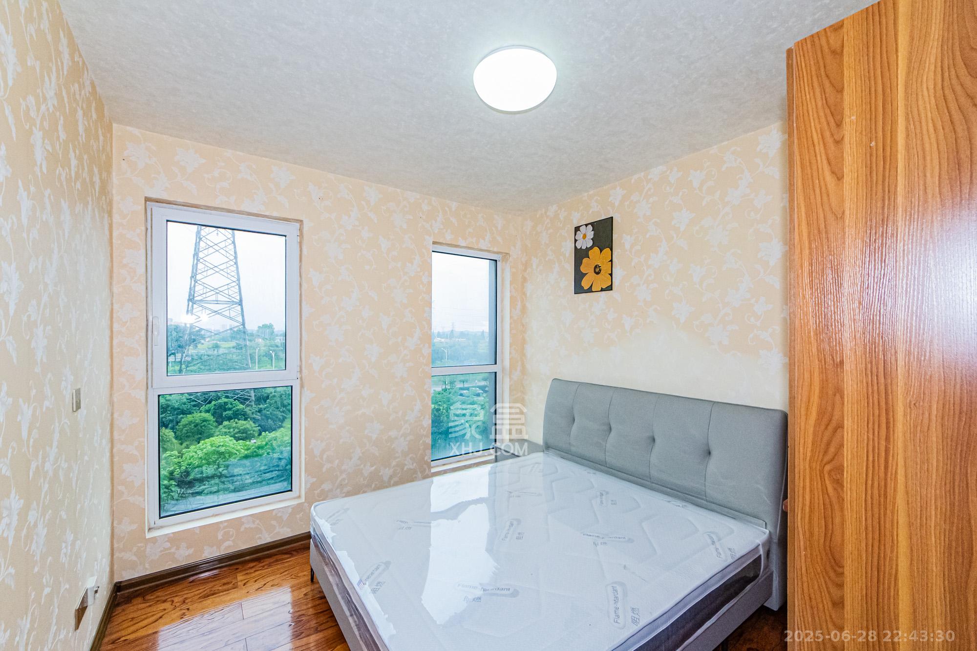 万国城(当代满庭春MOMA)三期 4室2厅3卫 205.0万 万国城(当代满庭春MOMA)三期 4室2厅3卫 205.0万卧室